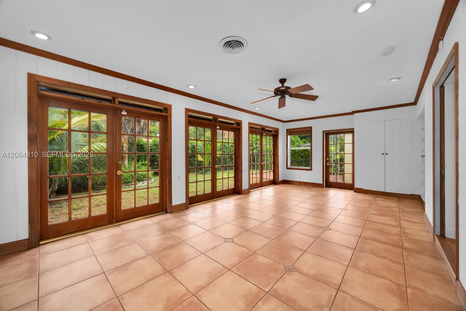 537 Zamora Ave