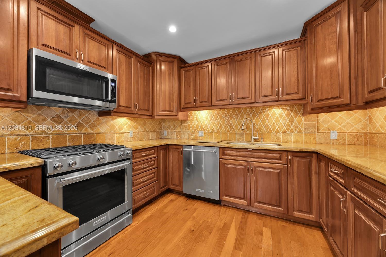 537 Zamora Ave