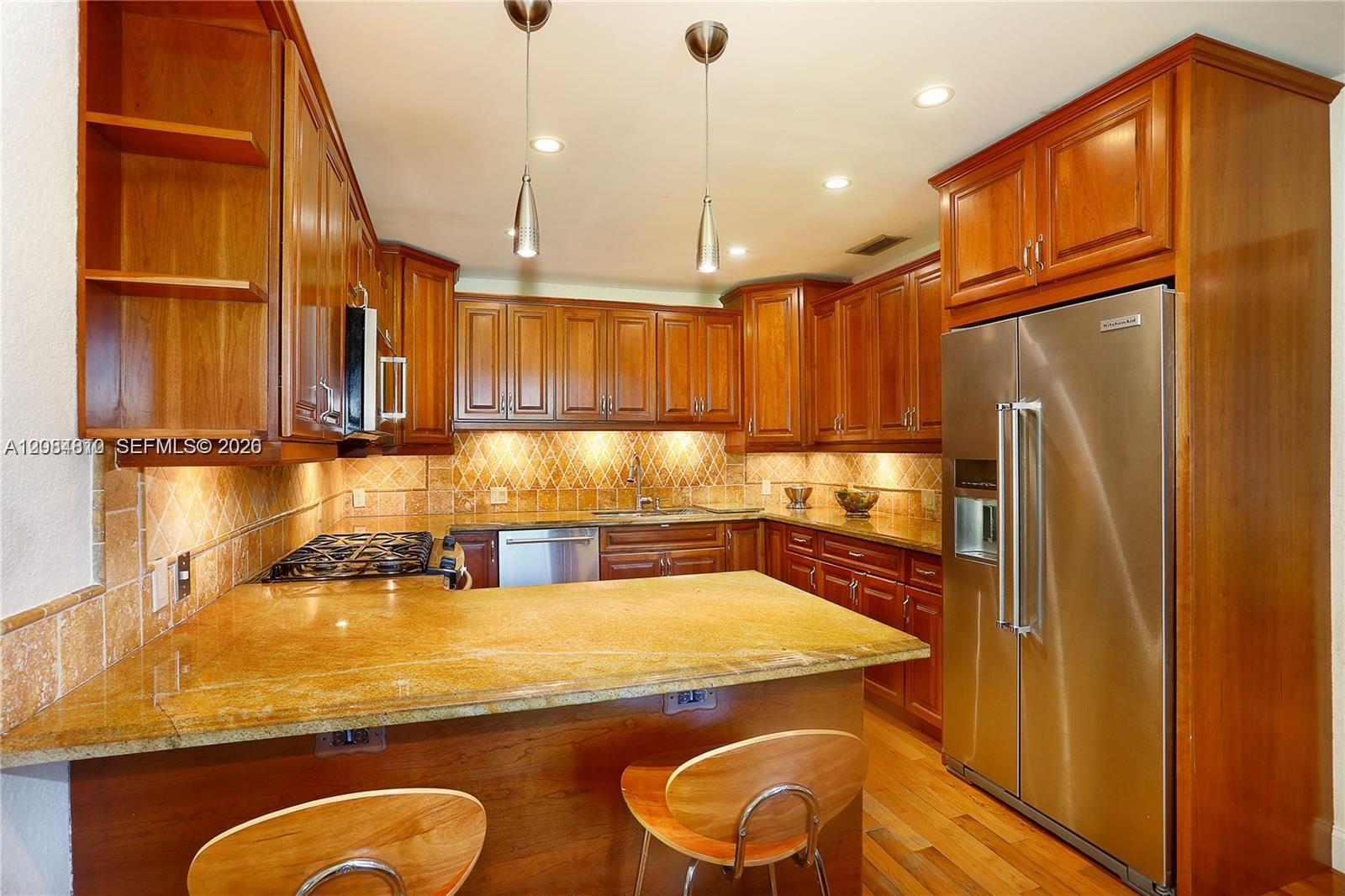 537 Zamora Ave