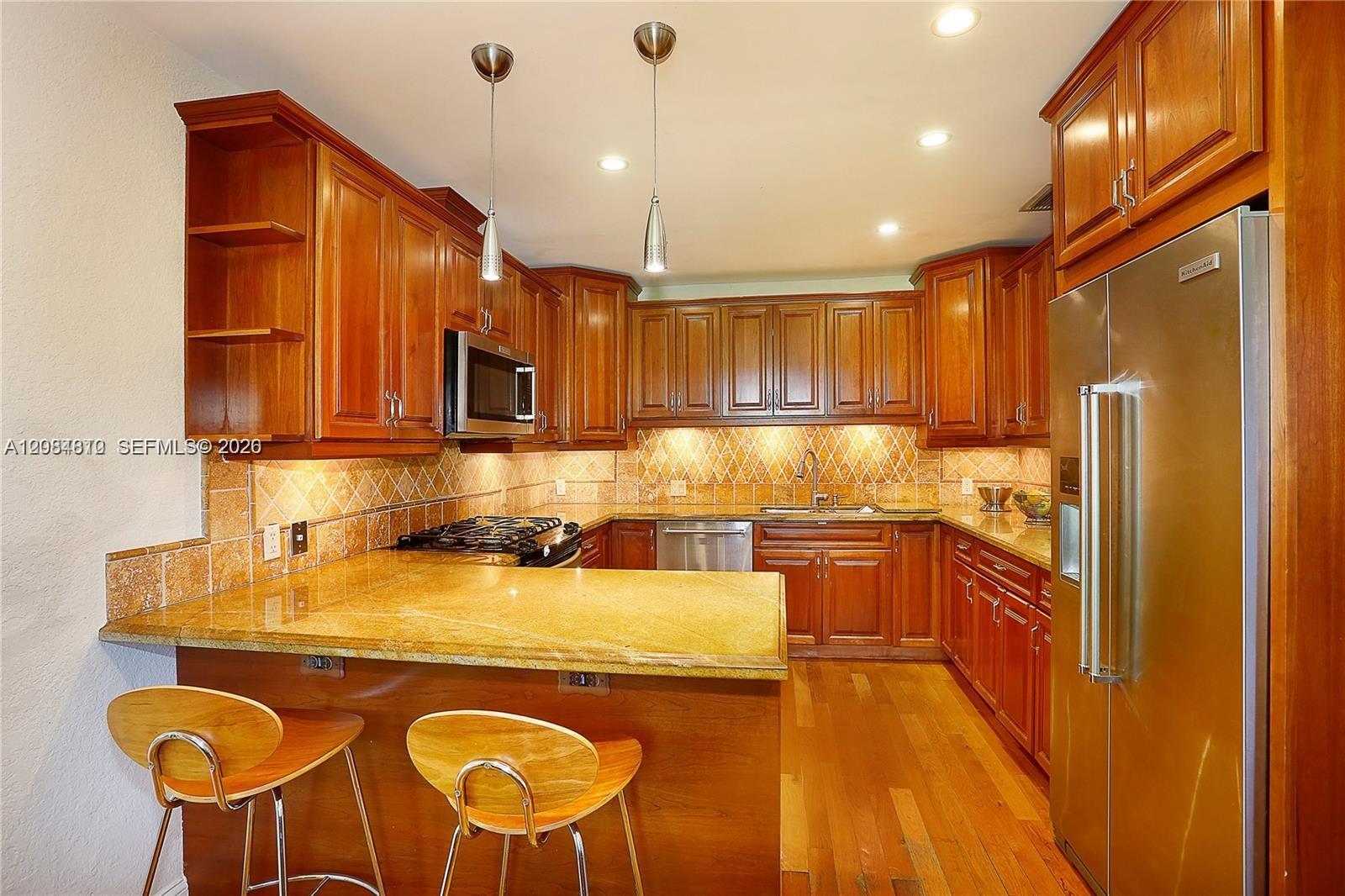 537 Zamora Ave
