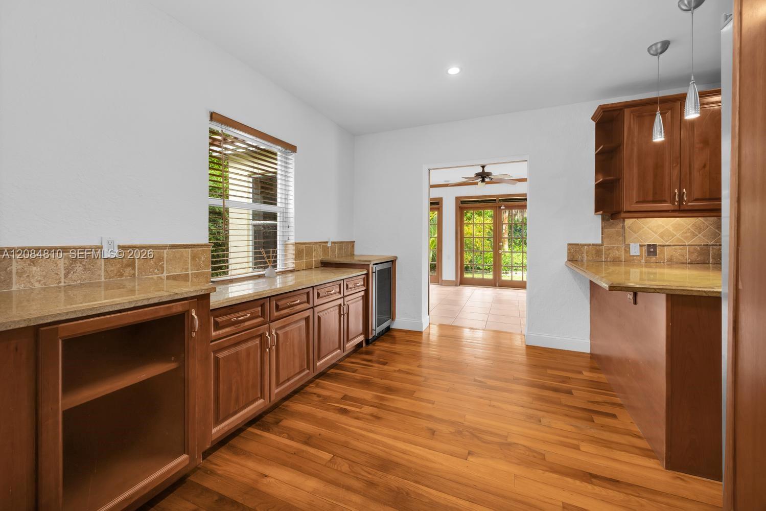 537 Zamora Ave
