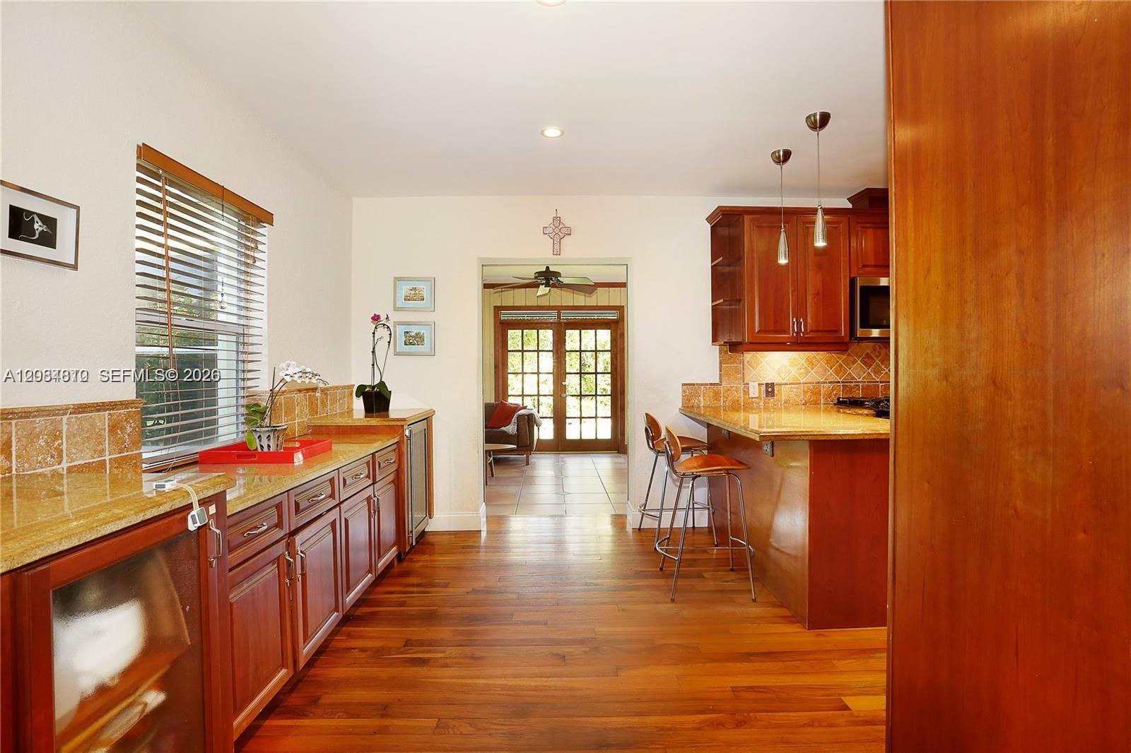 537 Zamora Ave