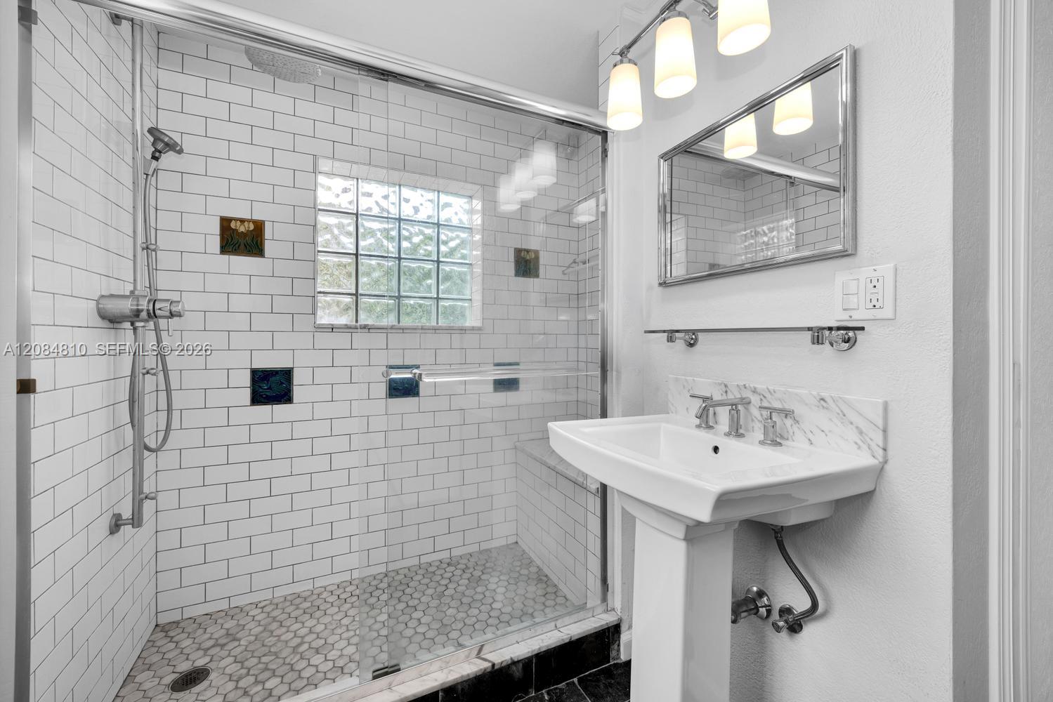 537 Zamora Ave