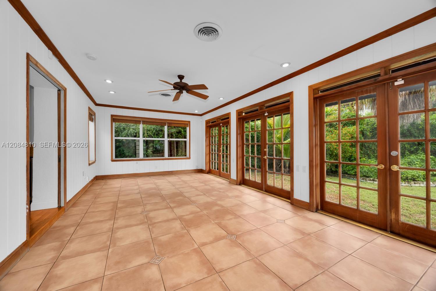 537 Zamora Ave