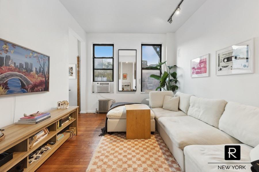 64 Macdougal Street 12