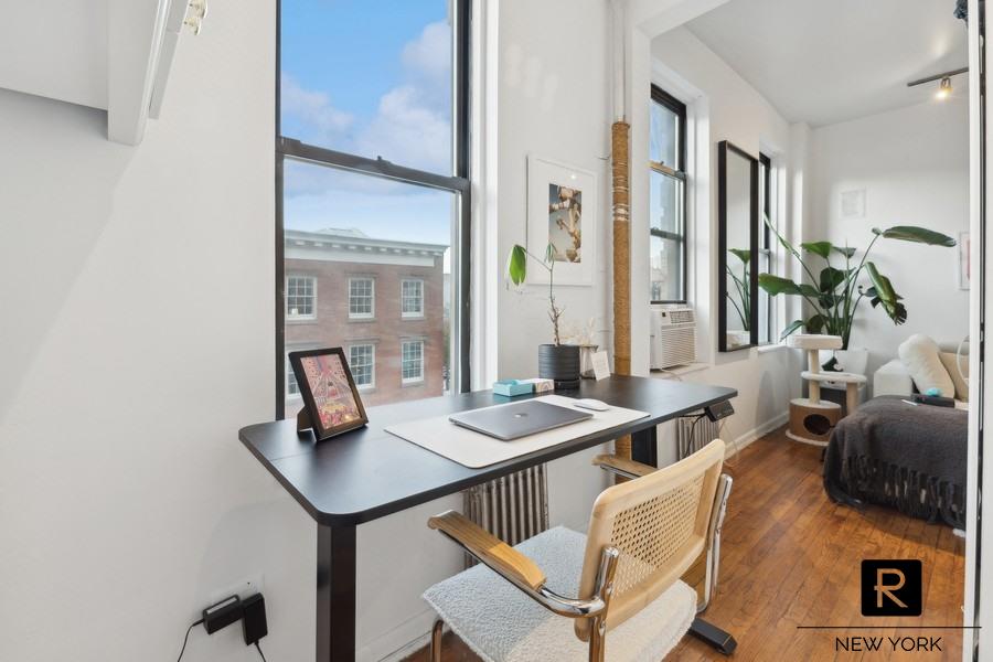 64 Macdougal Street 12