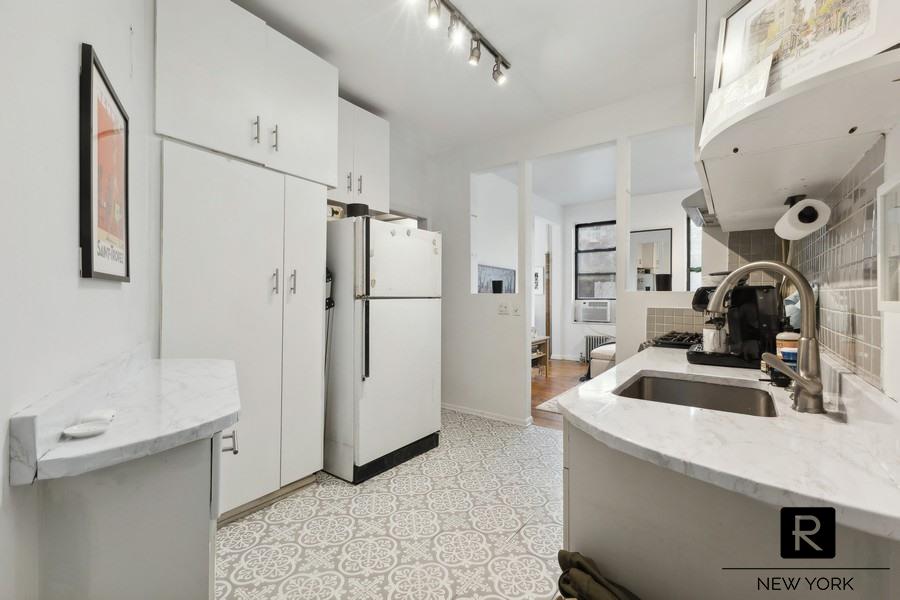 64 Macdougal Street 12