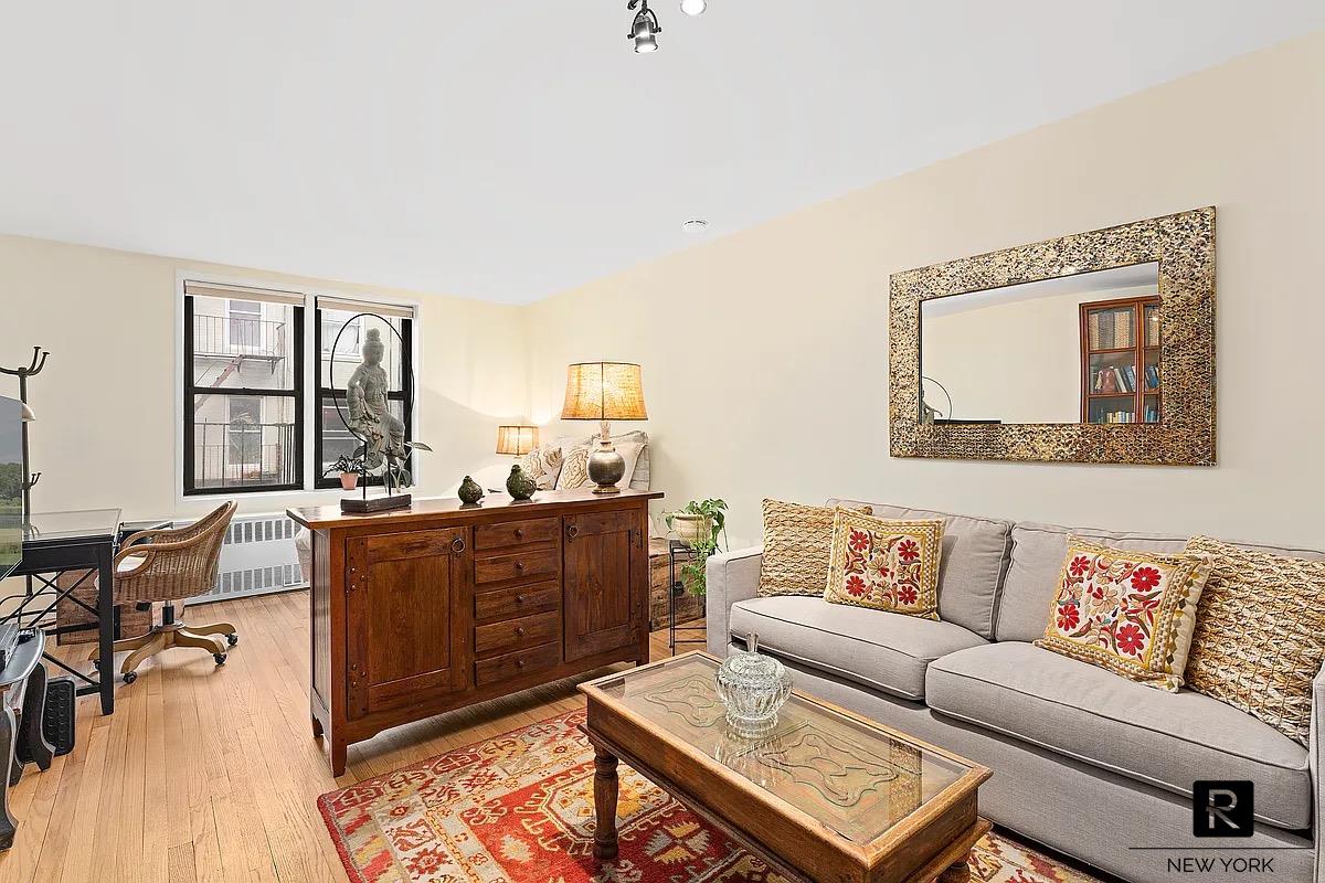 229 E 28th Street 4C