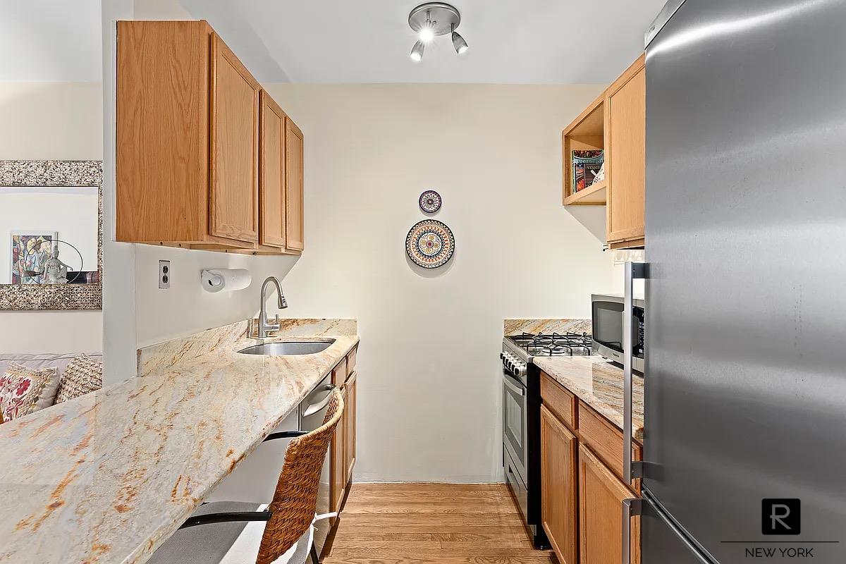 229 E 28th Street 4C