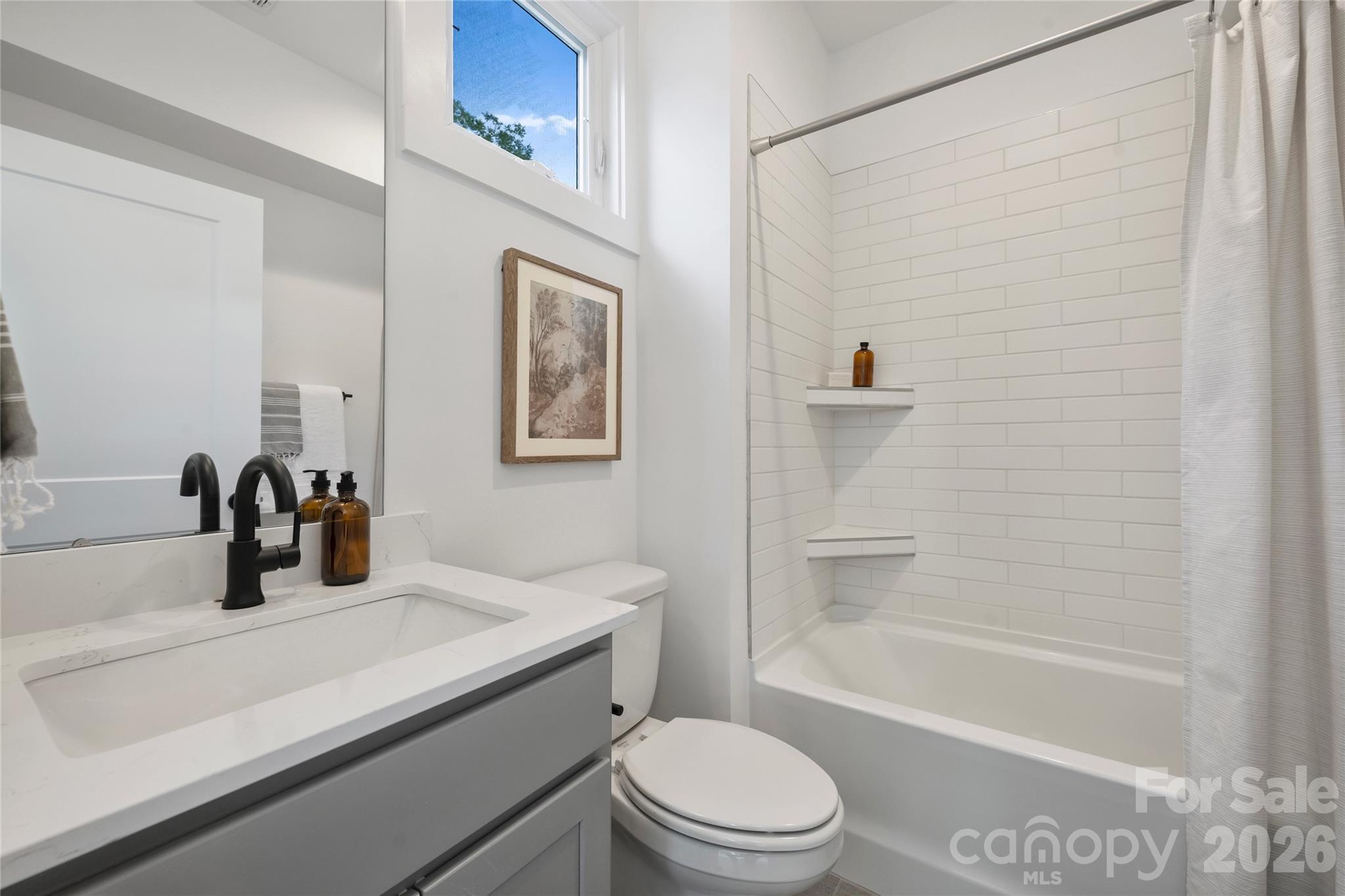 209 Coxe Avenue Unit: A