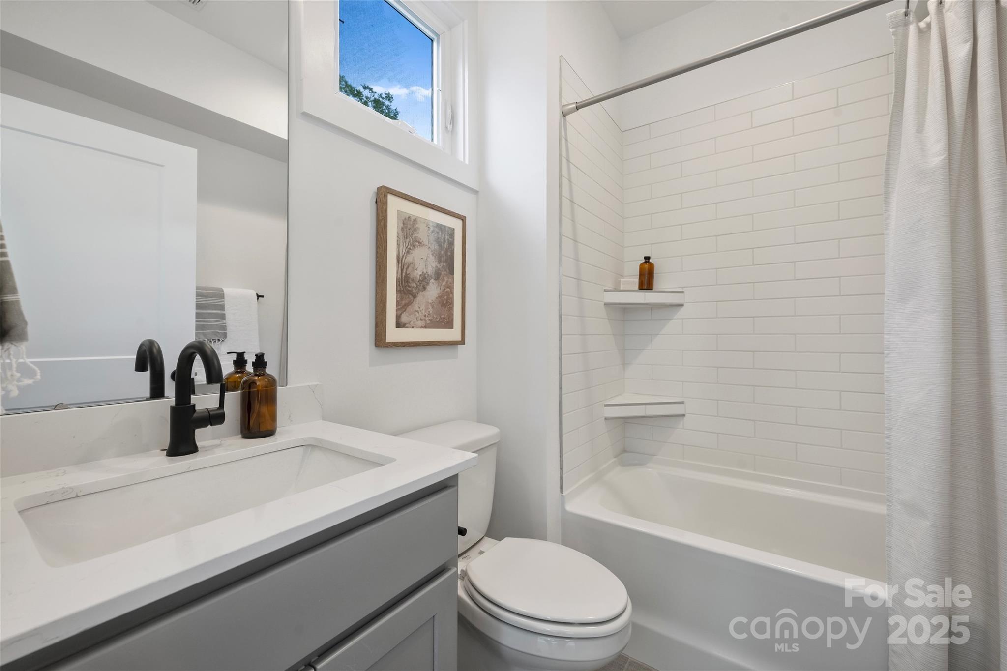 209 Coxe Avenue Unit: A