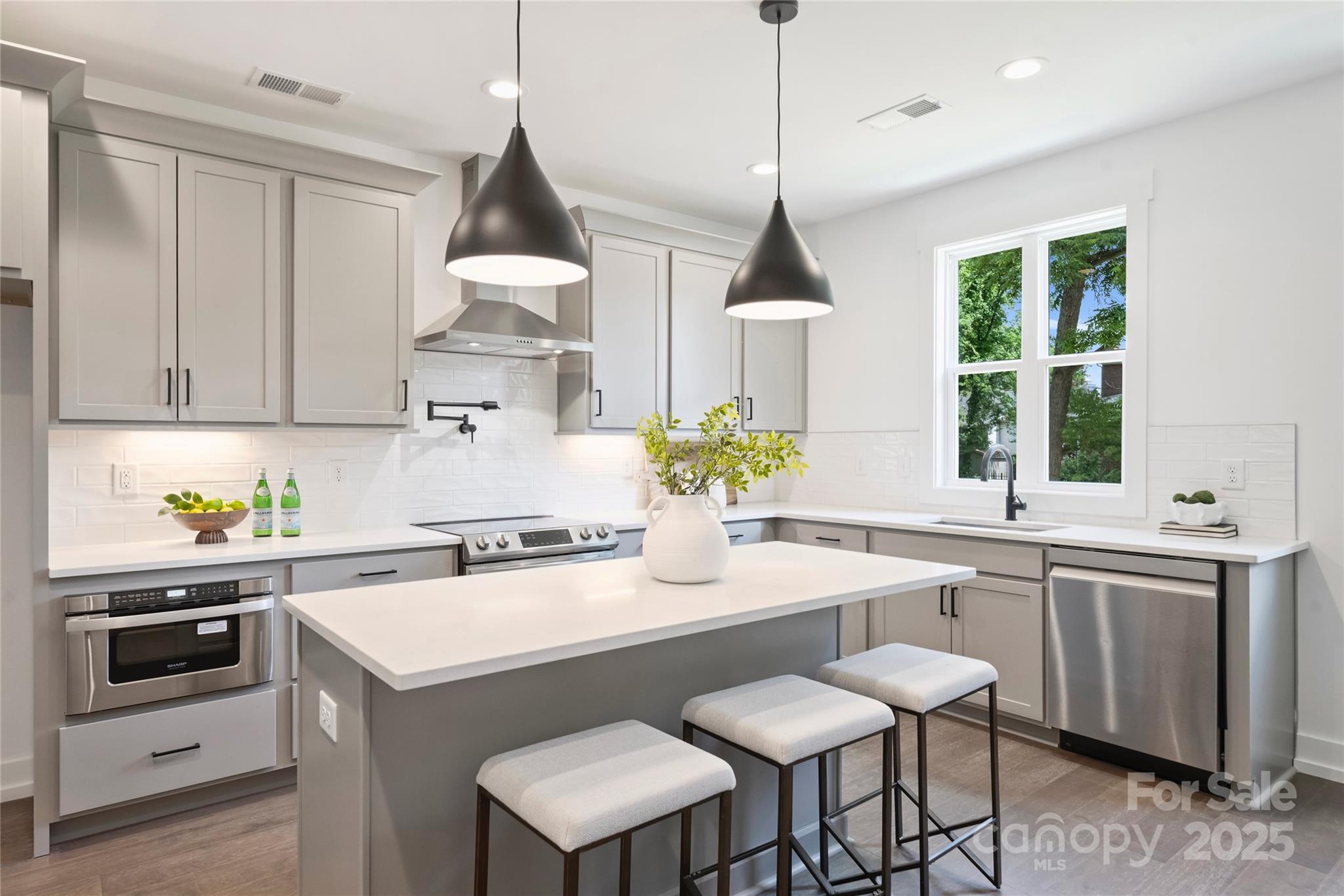 209 Coxe Avenue Unit: A