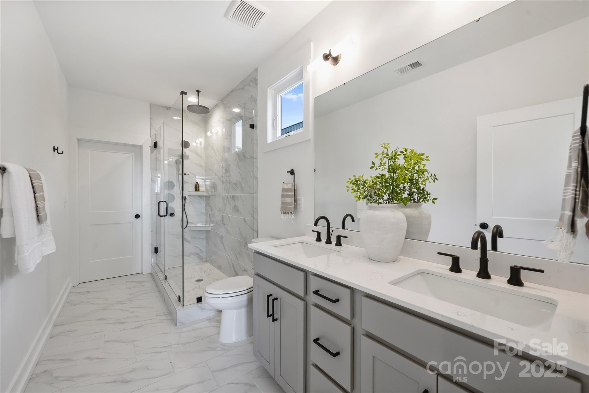 209 Coxe Avenue Unit: A