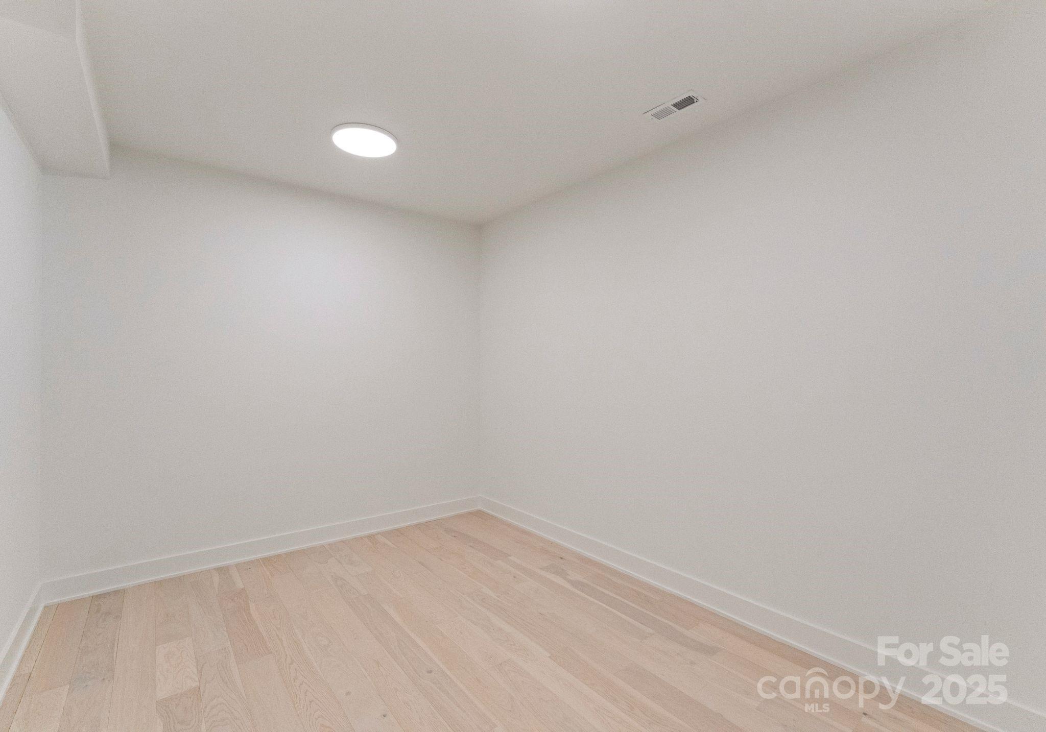 1727 Seifert Circle