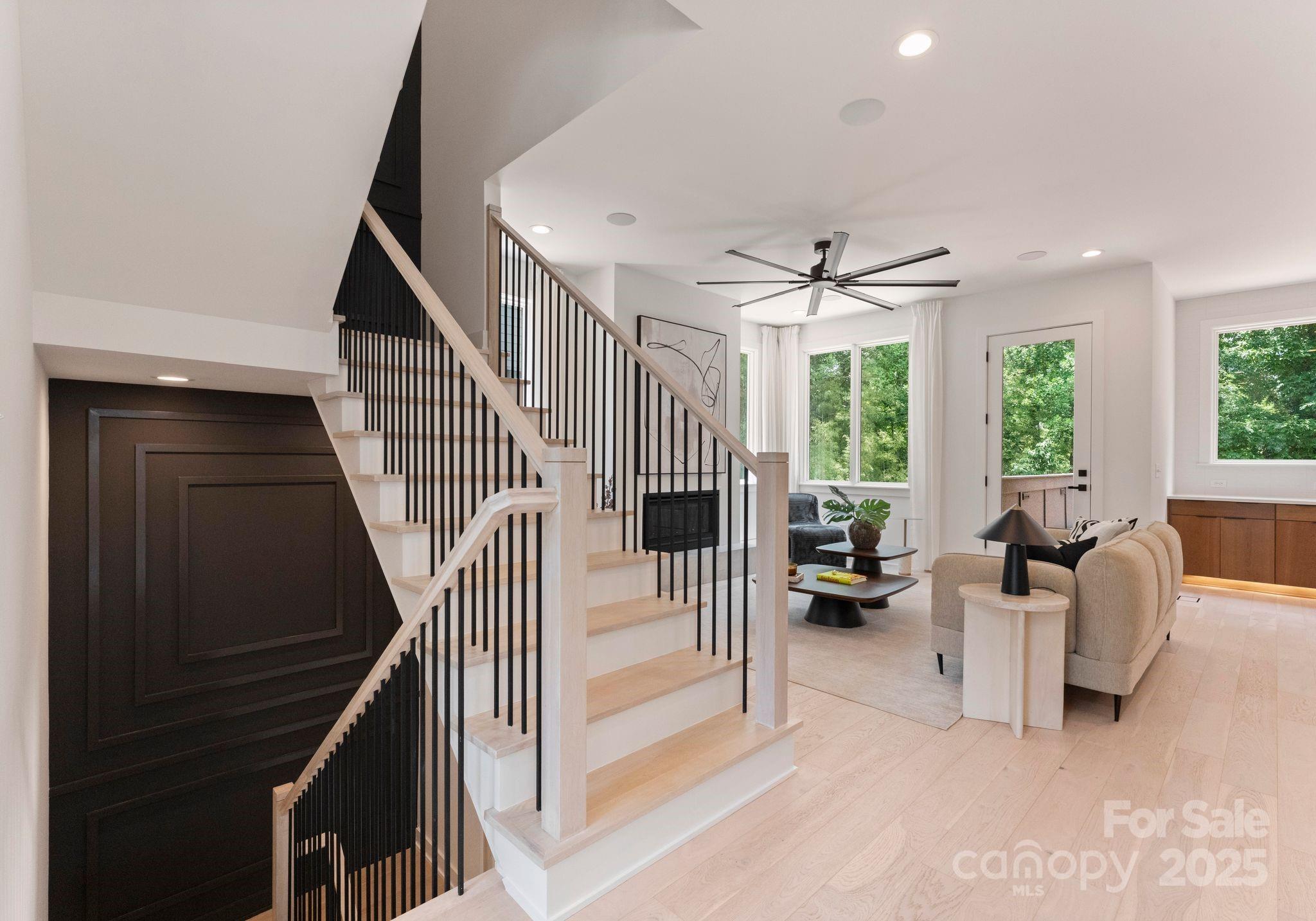 1727 Seifert Circle
