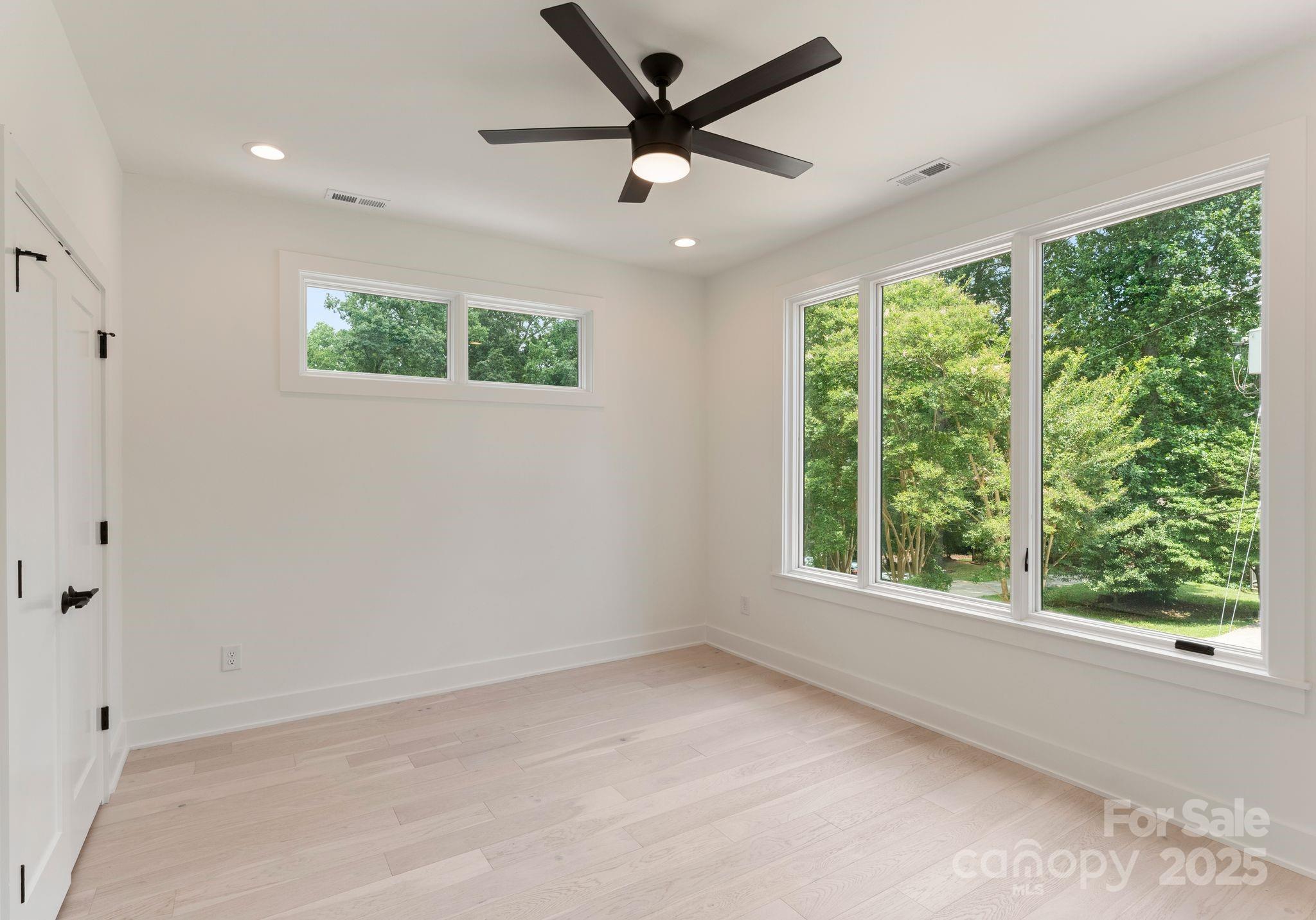 1727 Seifert Circle