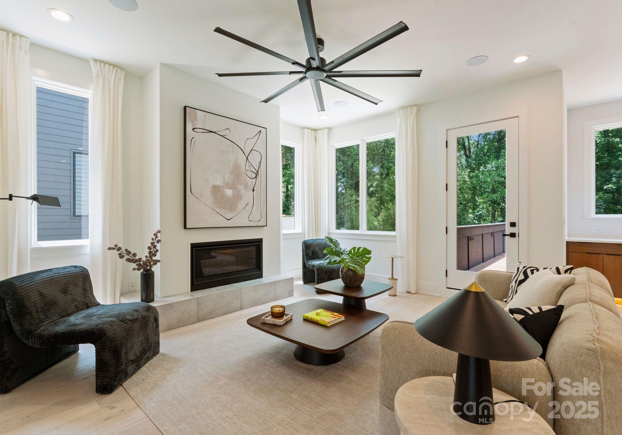 1727 Seifert Circle