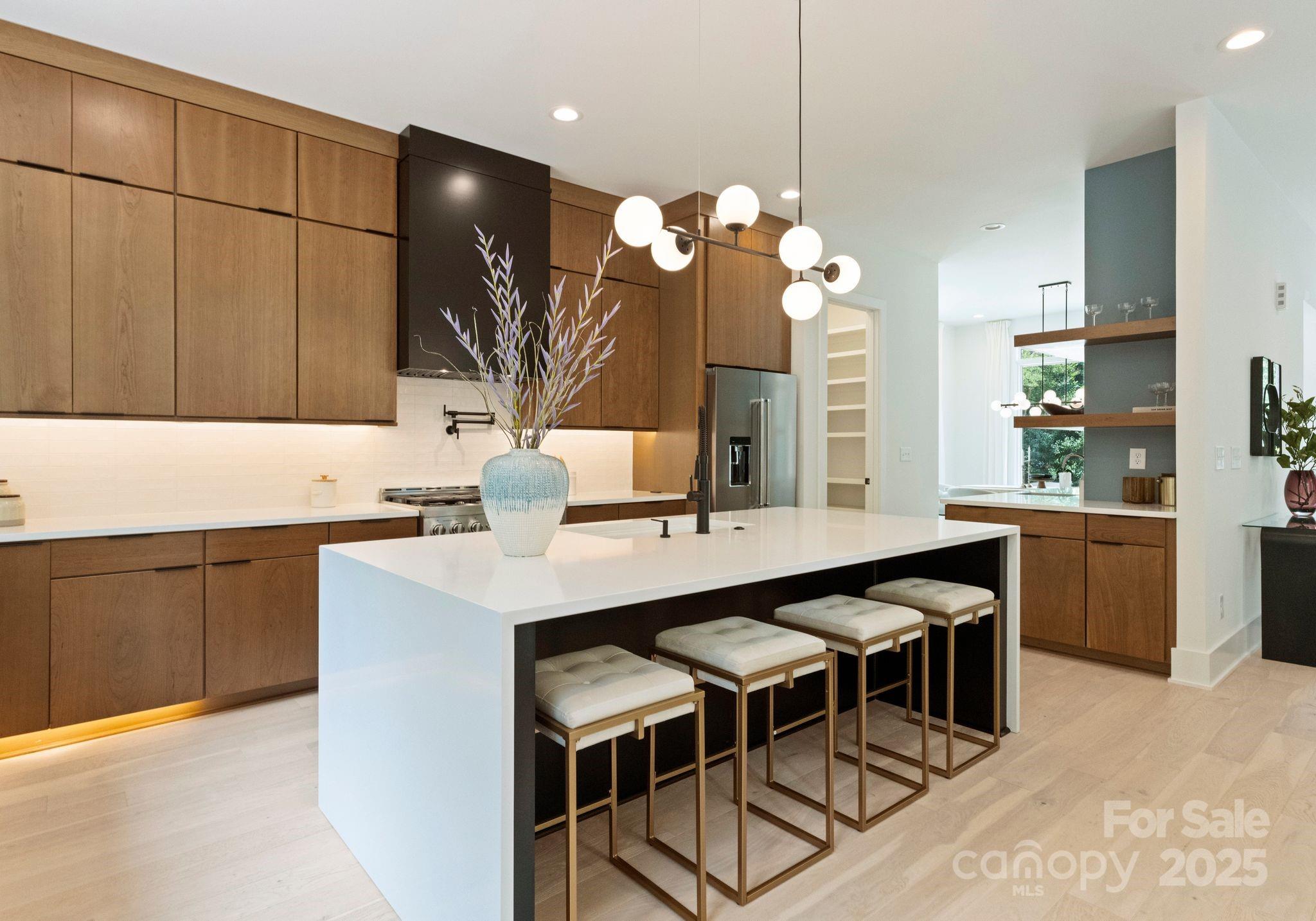 1727 Seifert Circle