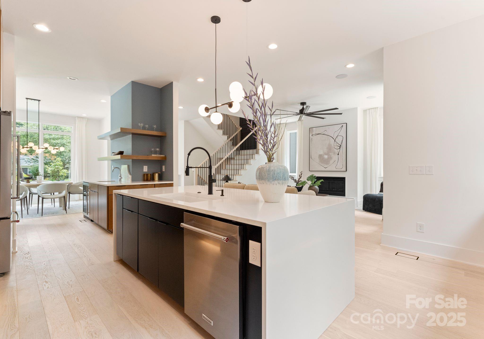 1727 Seifert Circle