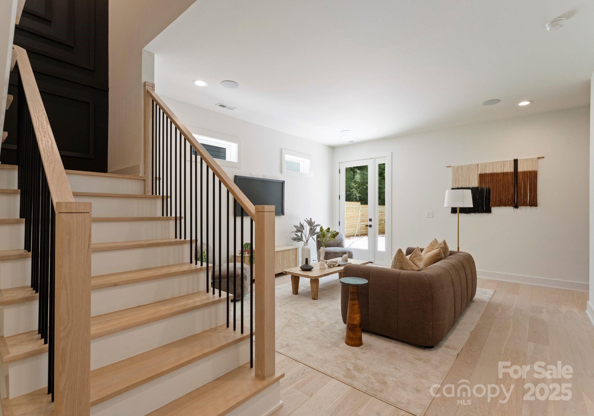 1727 Seifert Circle