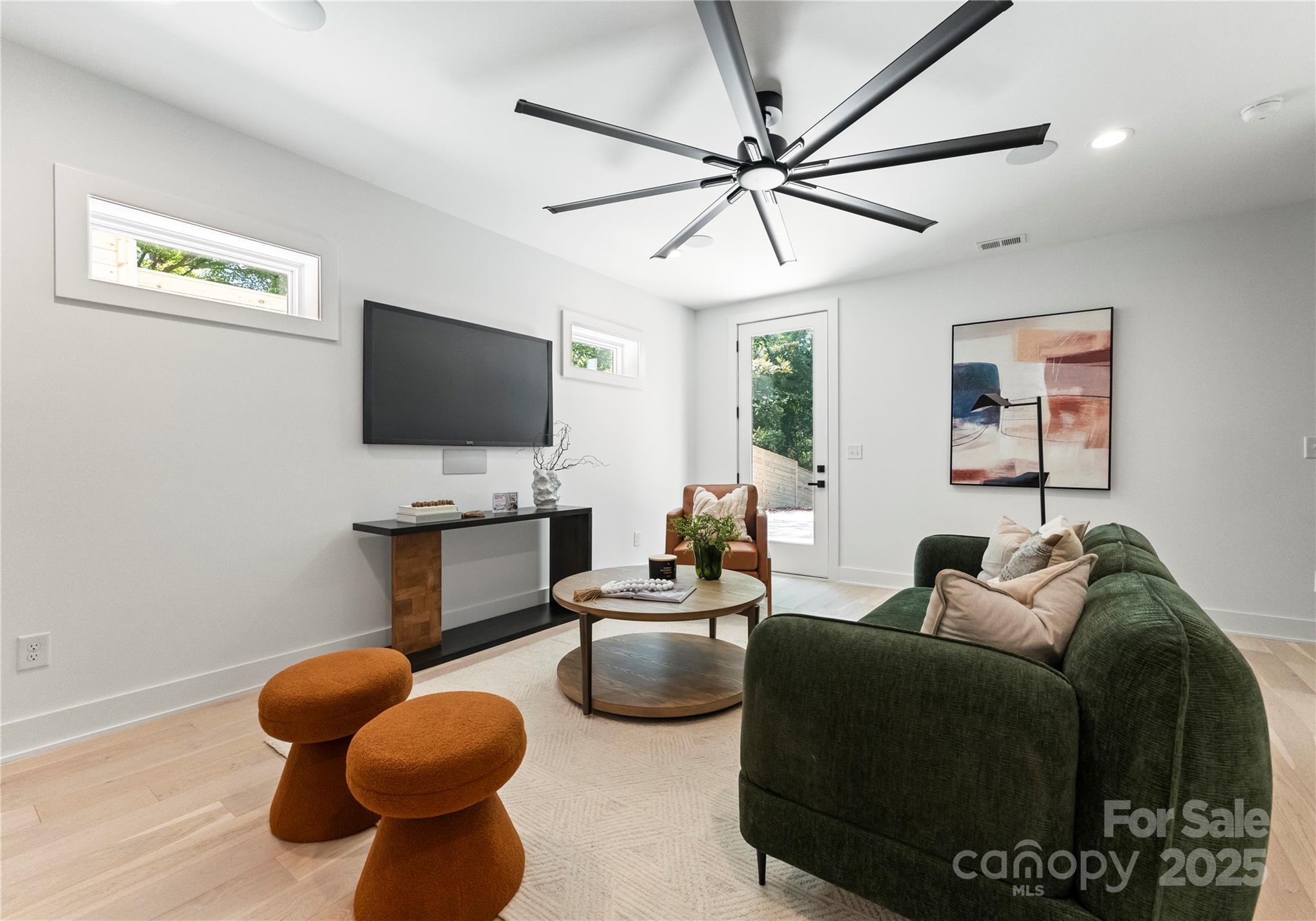 1725 Seifert Circle