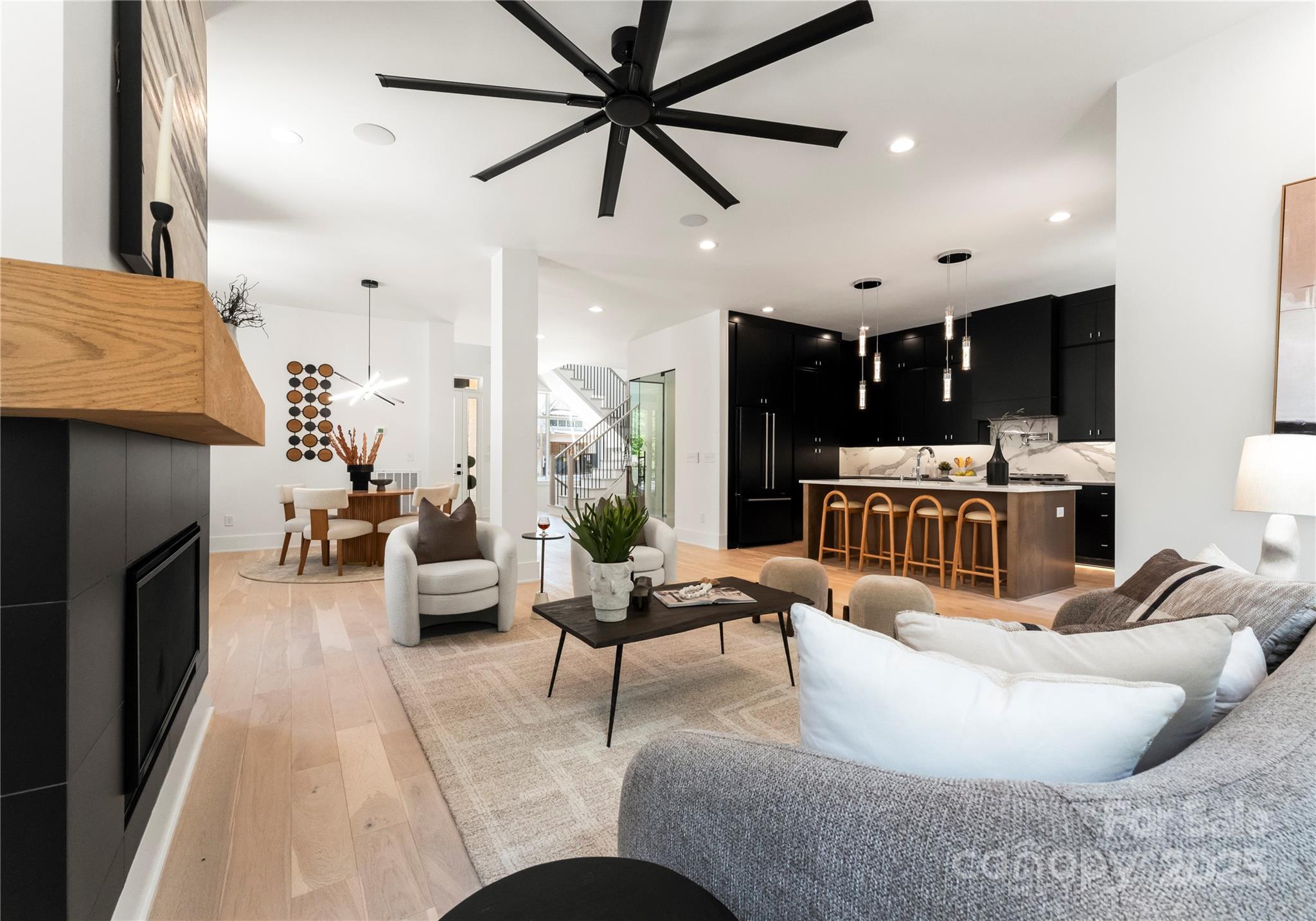 1725 Seifert Circle