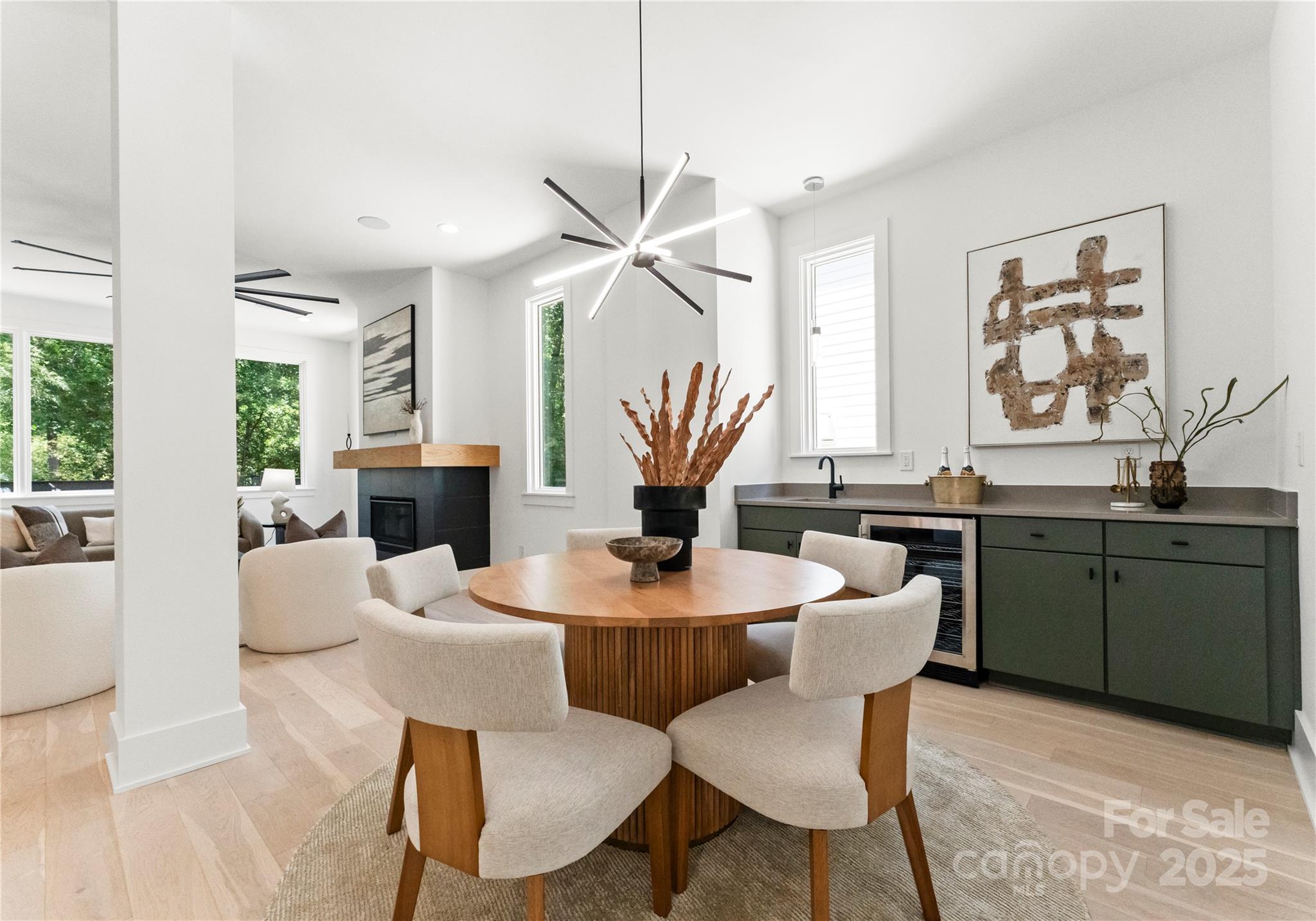 1725 Seifert Circle