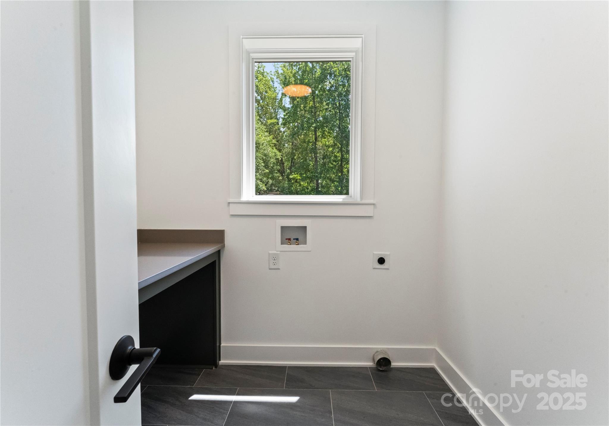 1725 Seifert Circle