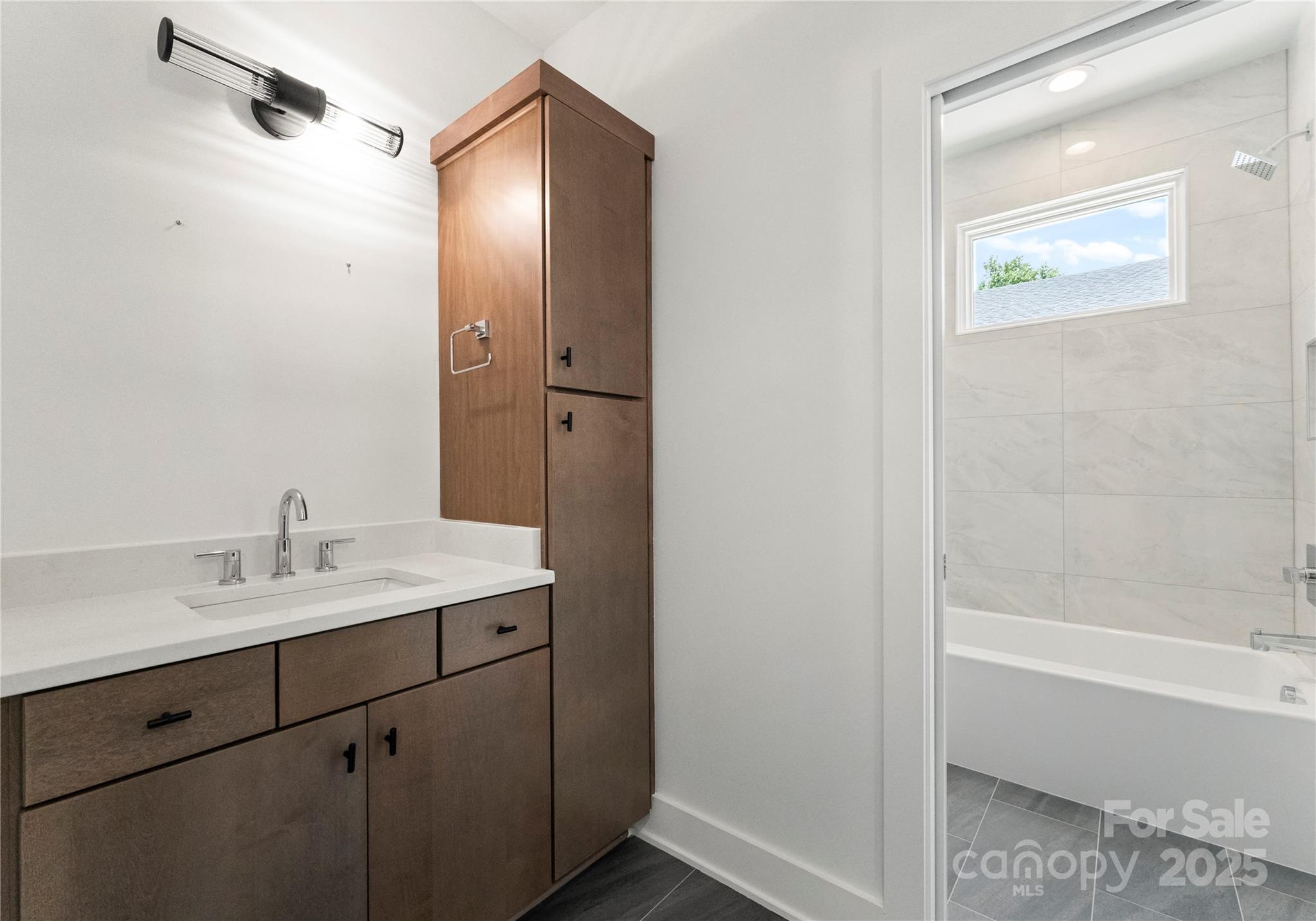 1725 Seifert Circle