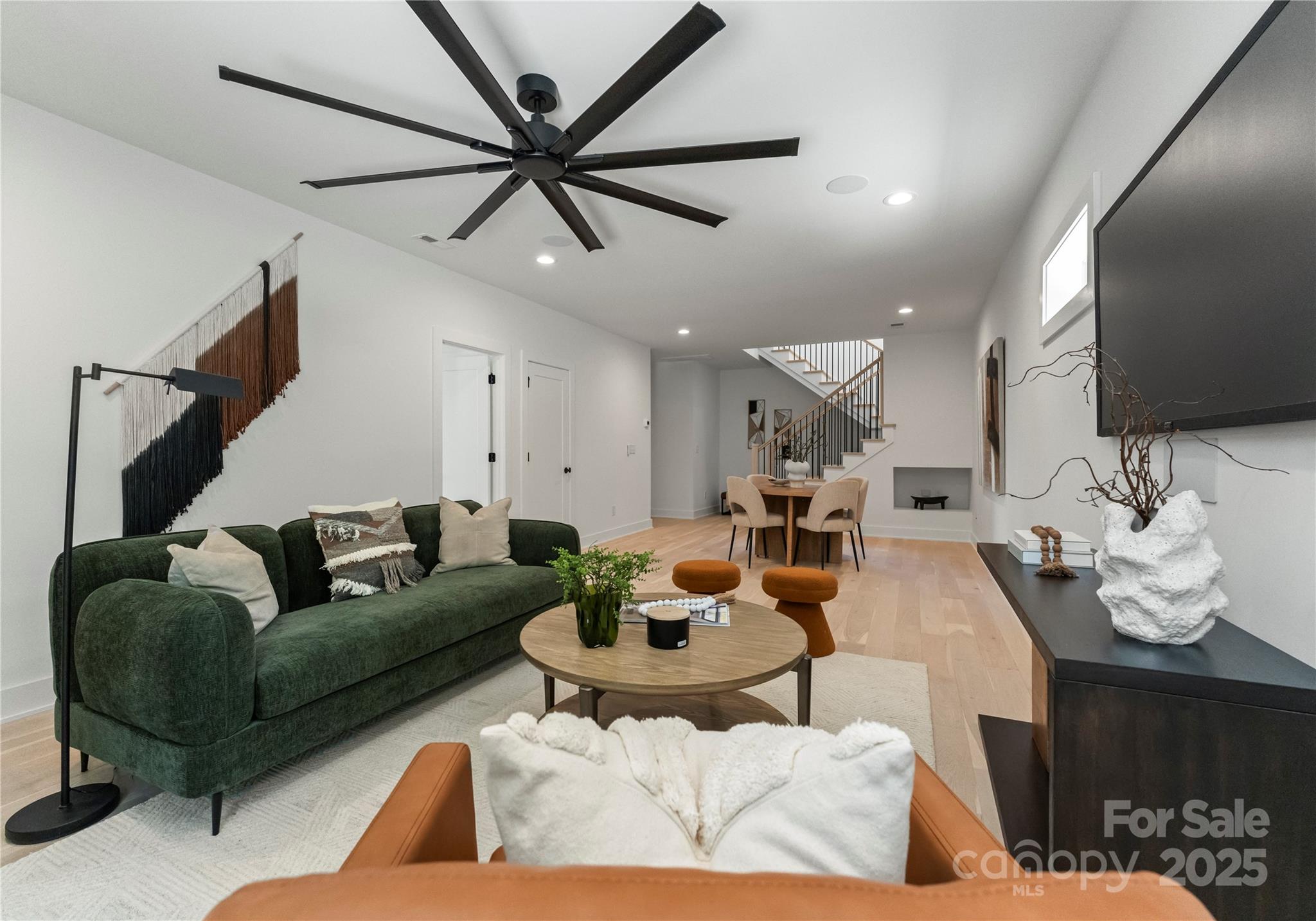 1725 Seifert Circle
