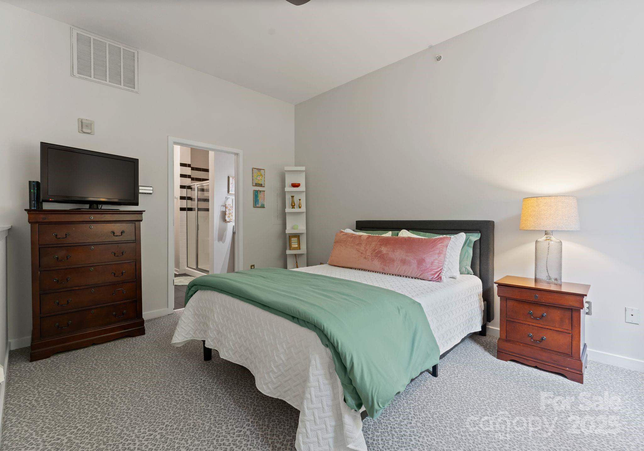 2125 Southend Drive Unit: 132