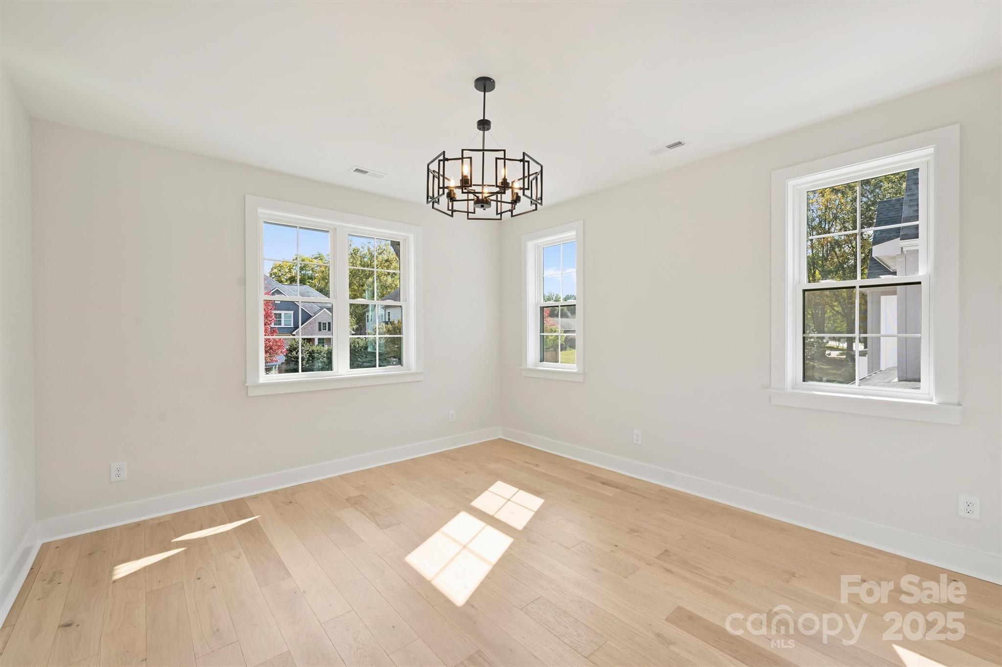571 Lyttleton Drive