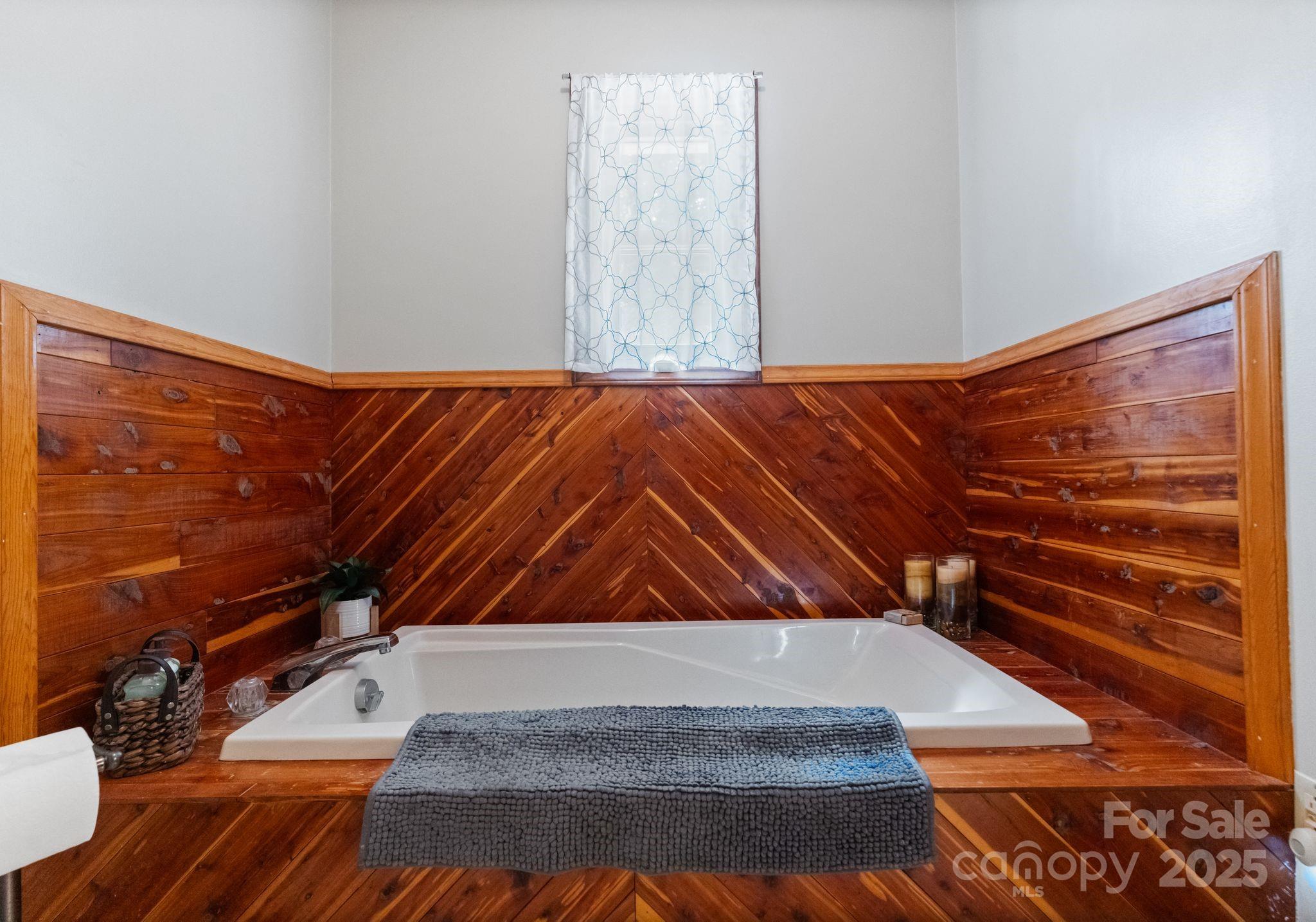 5008 Edith Oak Lane