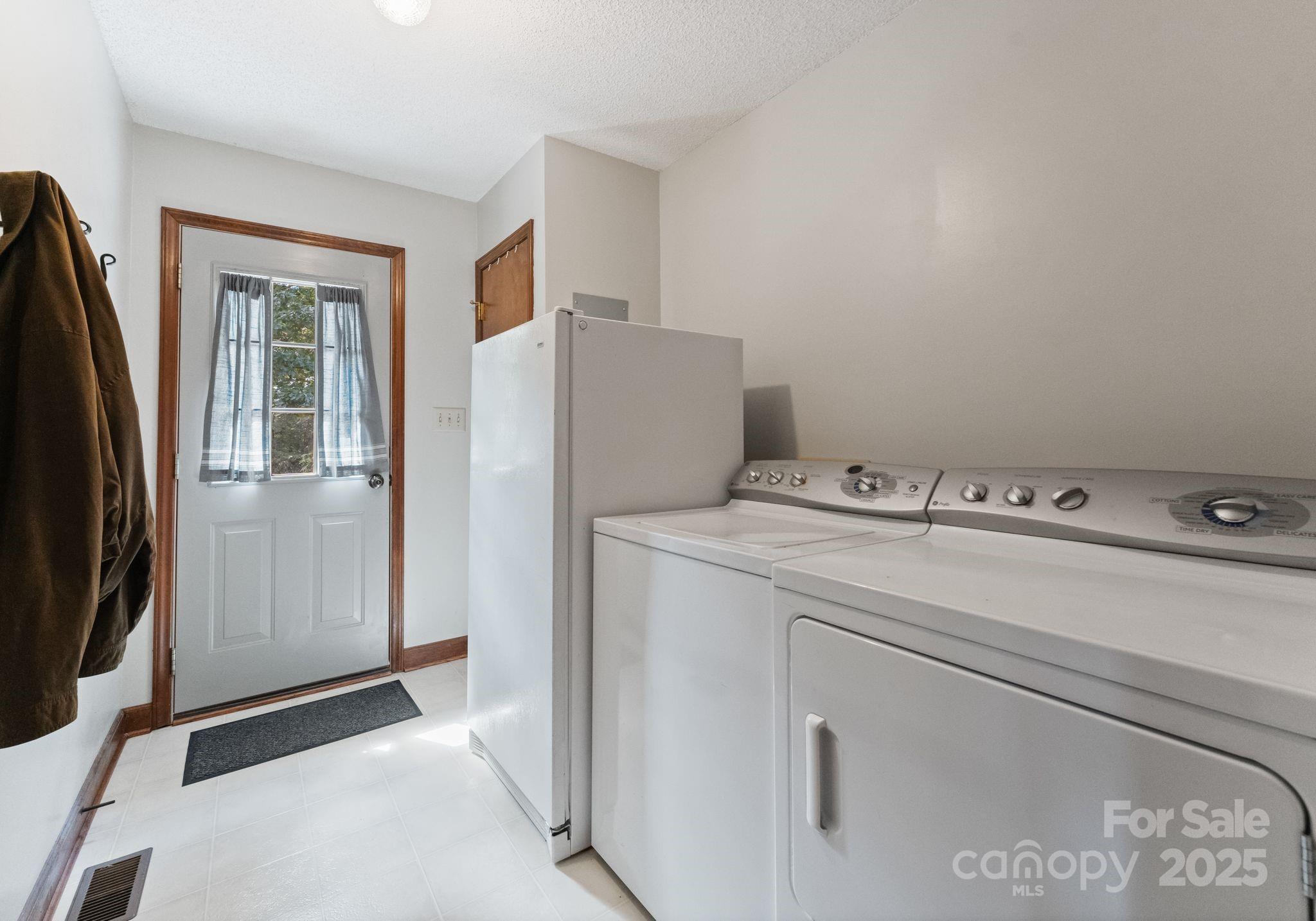 5008 Edith Oak Lane