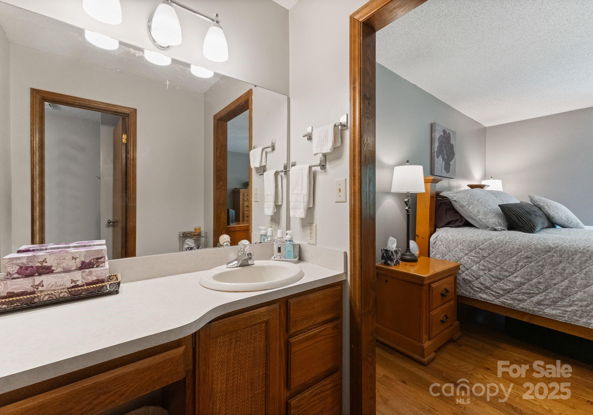 5008 Edith Oak Lane