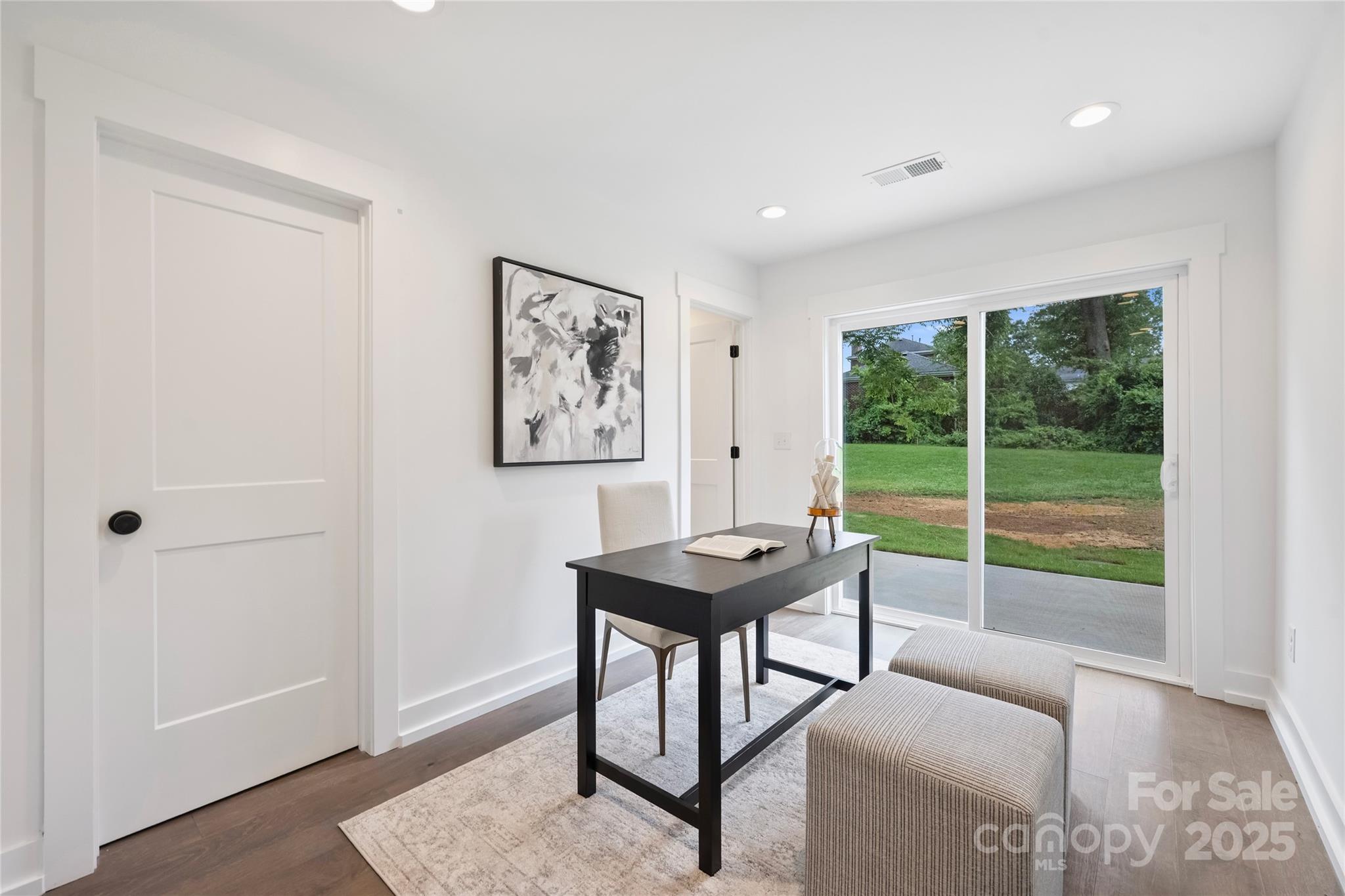 209 Coxe Avenue Unit: B