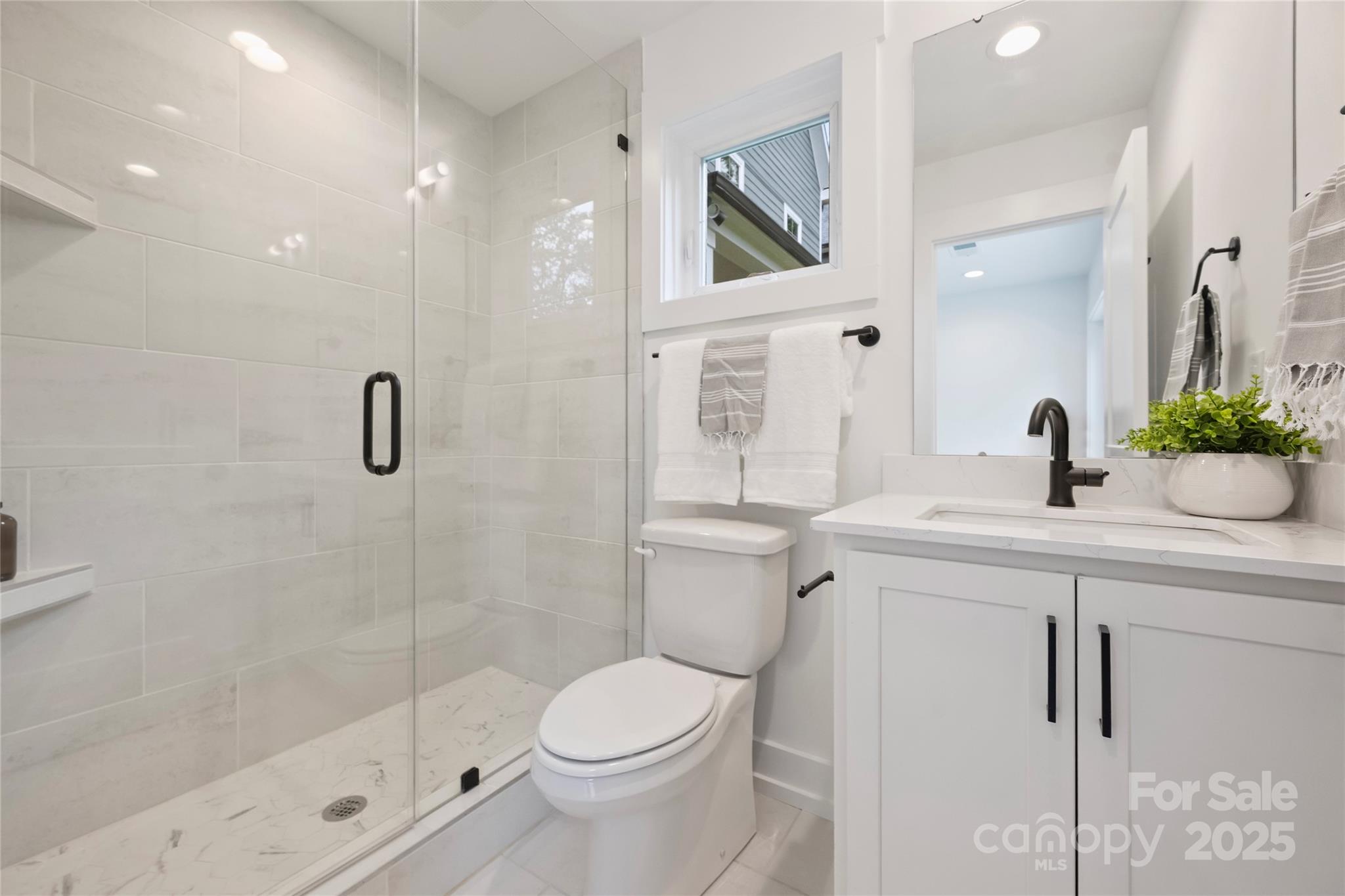 209 Coxe Avenue Unit: B