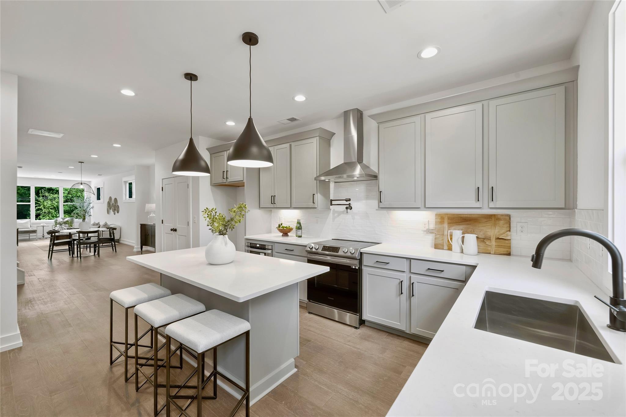 209 Coxe Avenue Unit: B