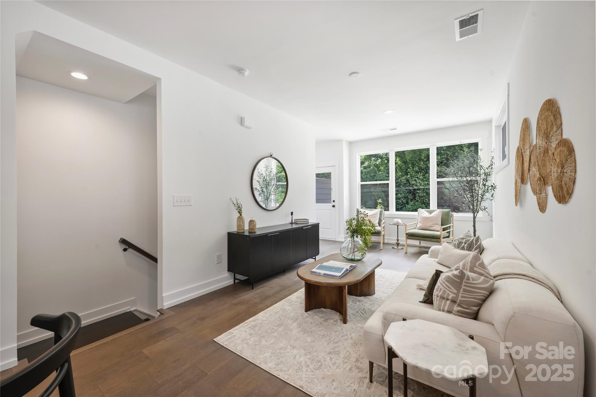 209 Coxe Avenue Unit: B