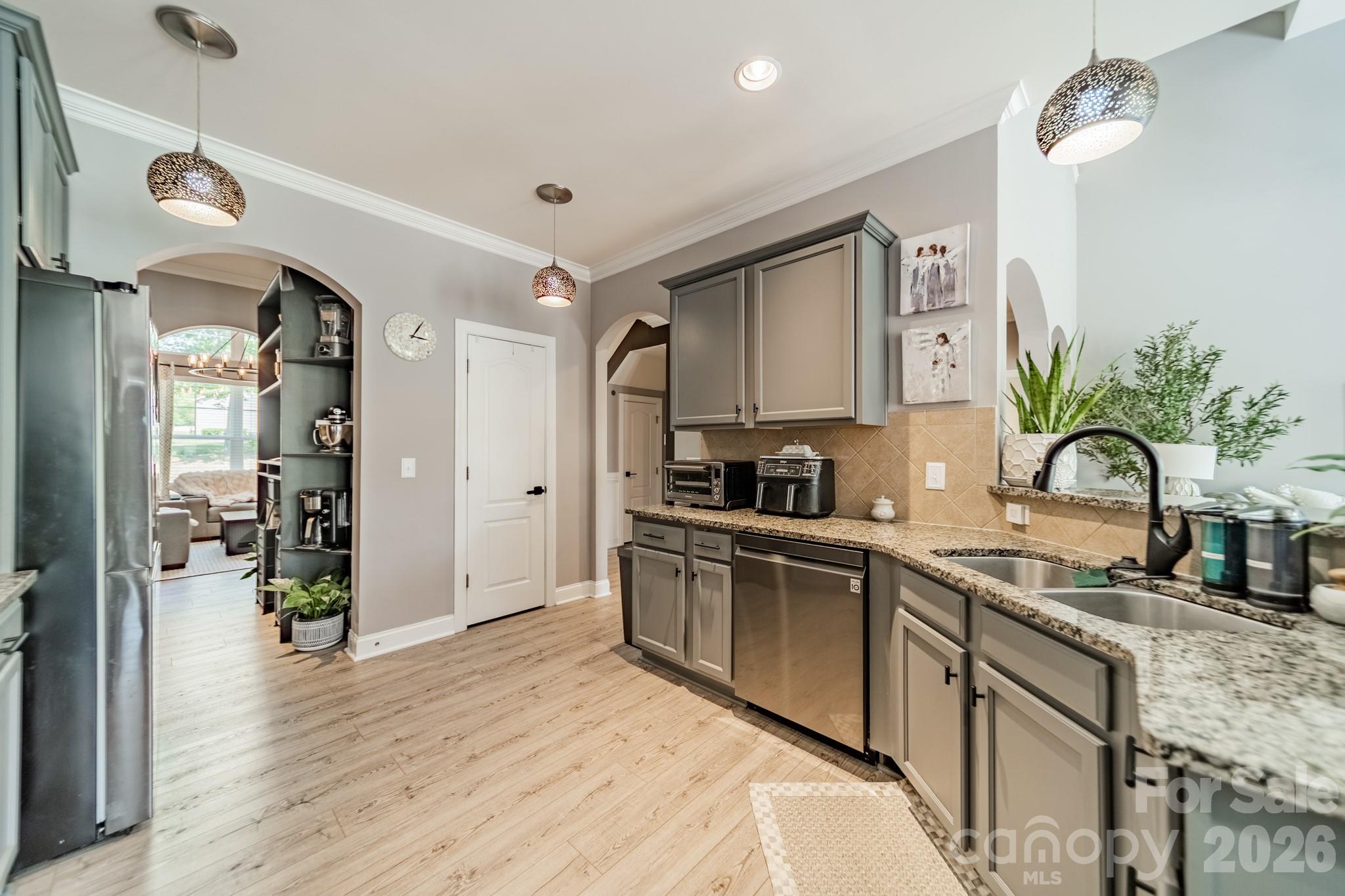 1204 Woodglen Lane