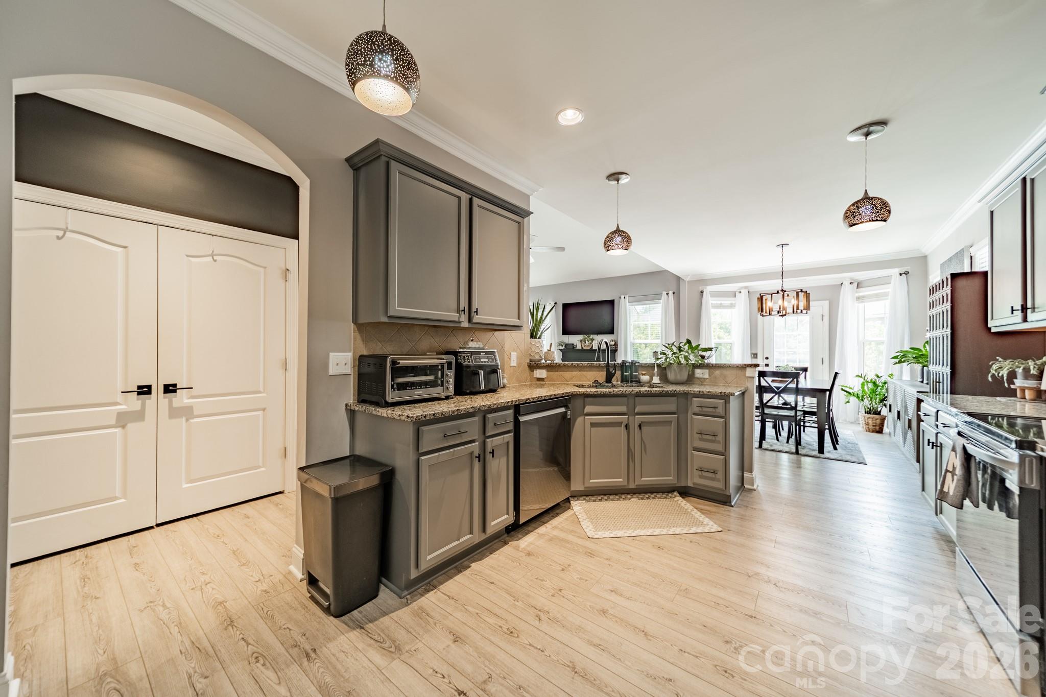 1204 Woodglen Lane