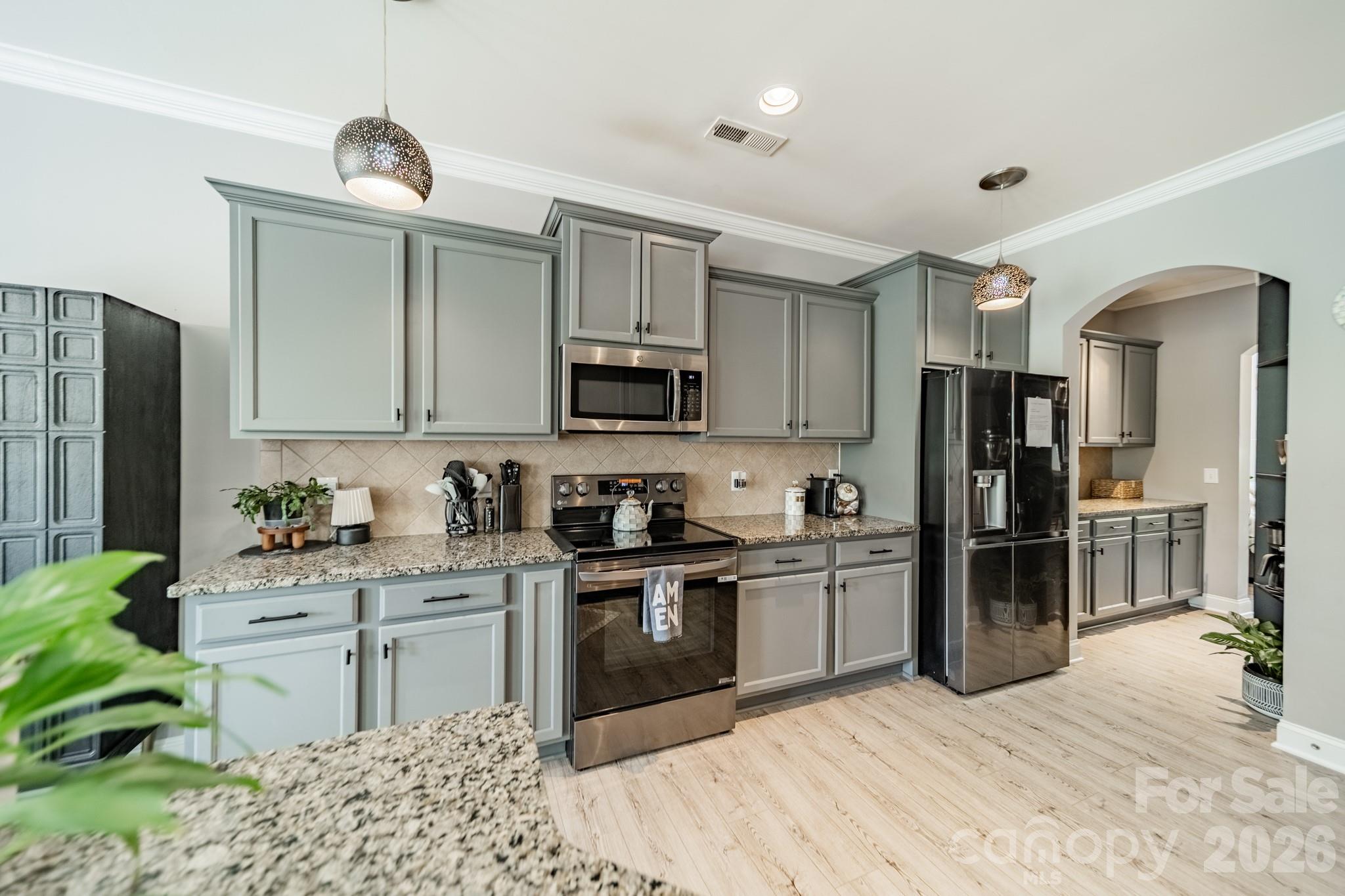 1204 Woodglen Lane