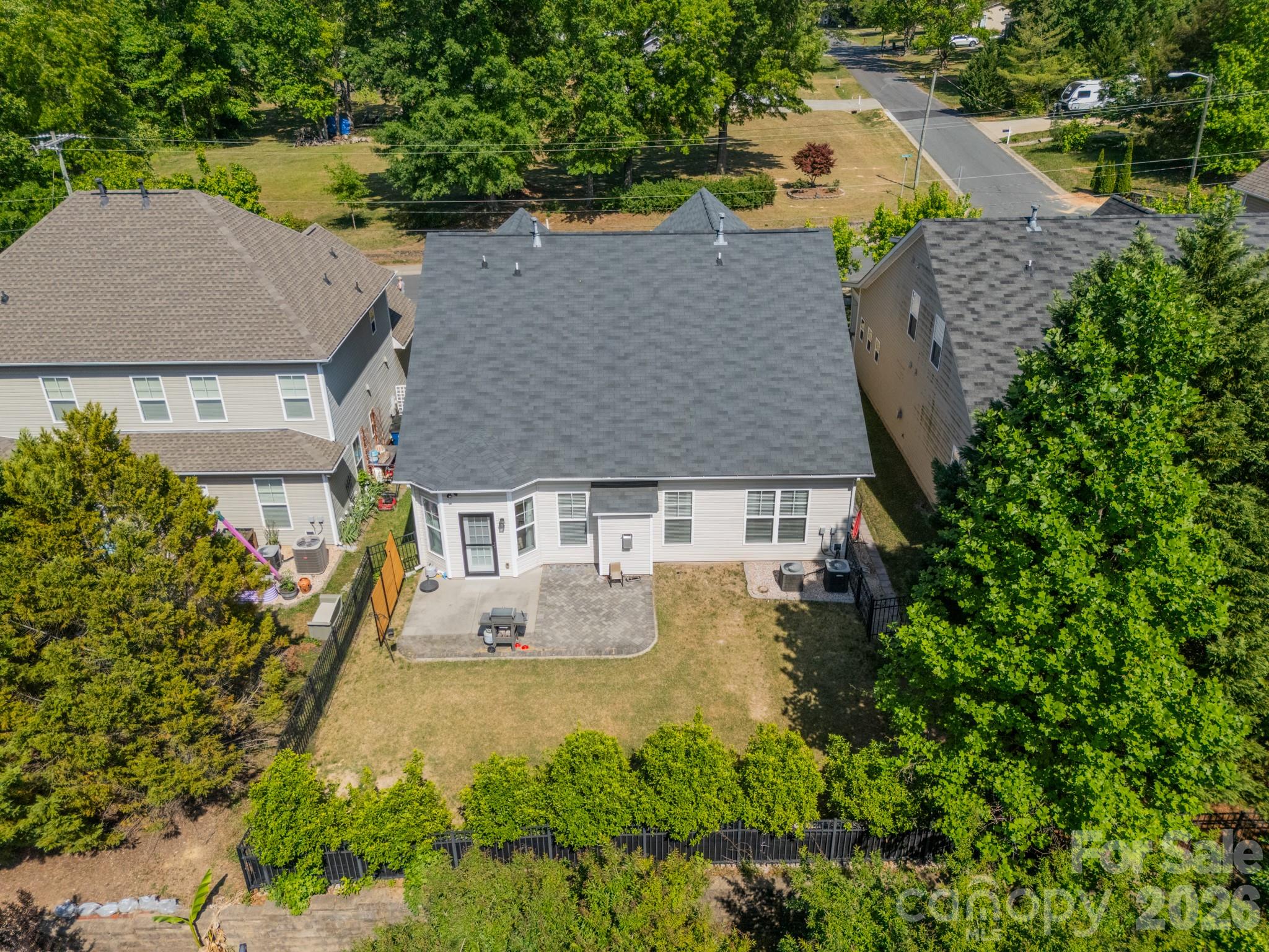 1204 Woodglen Lane