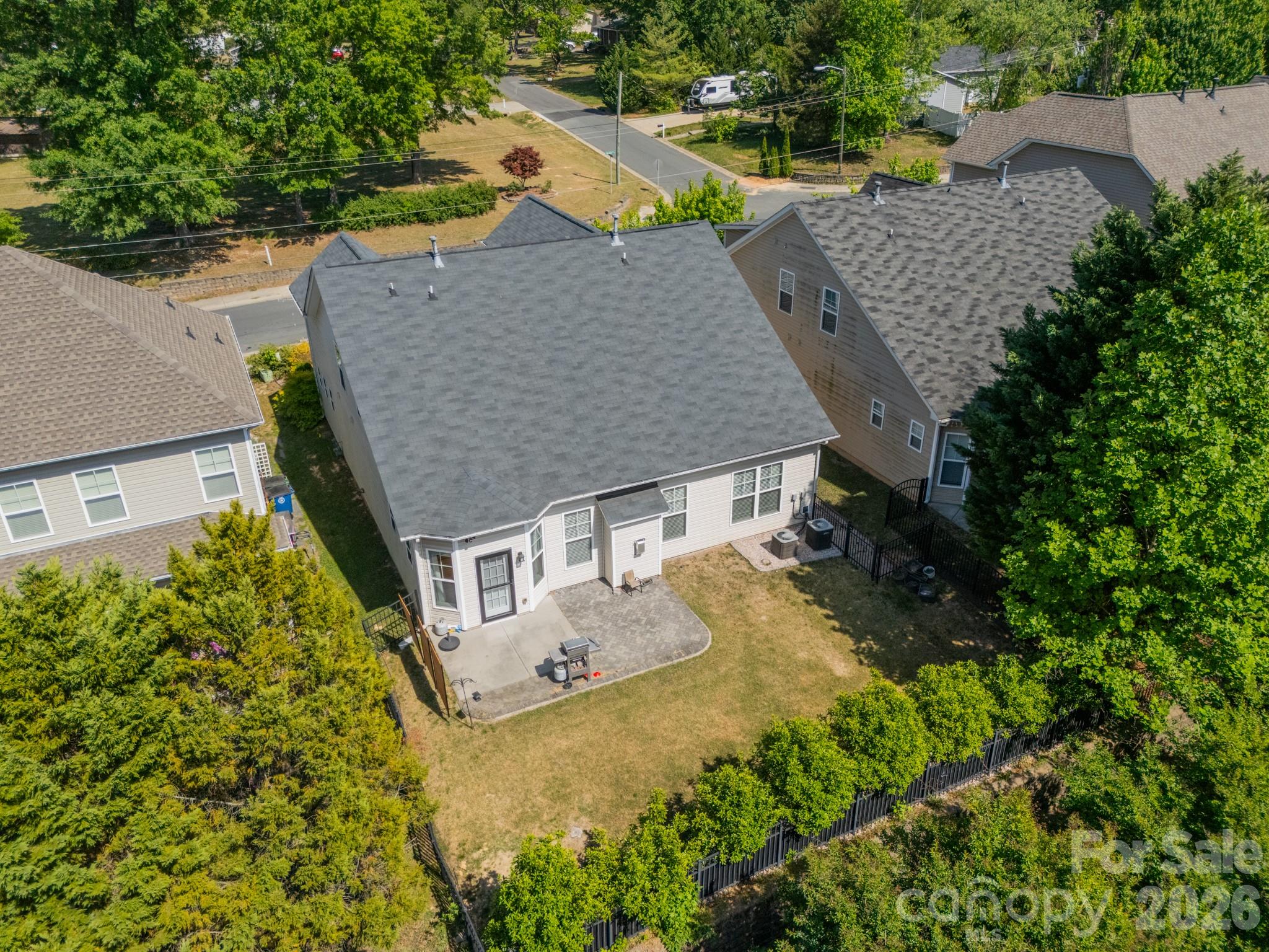 1204 Woodglen Lane