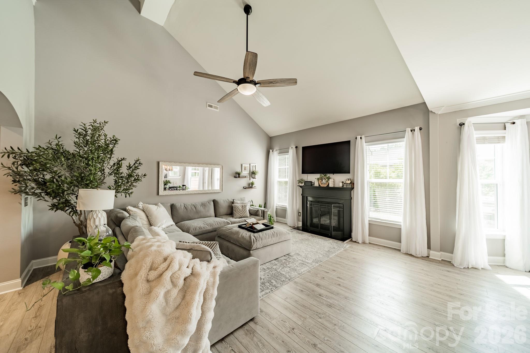 1204 Woodglen Lane