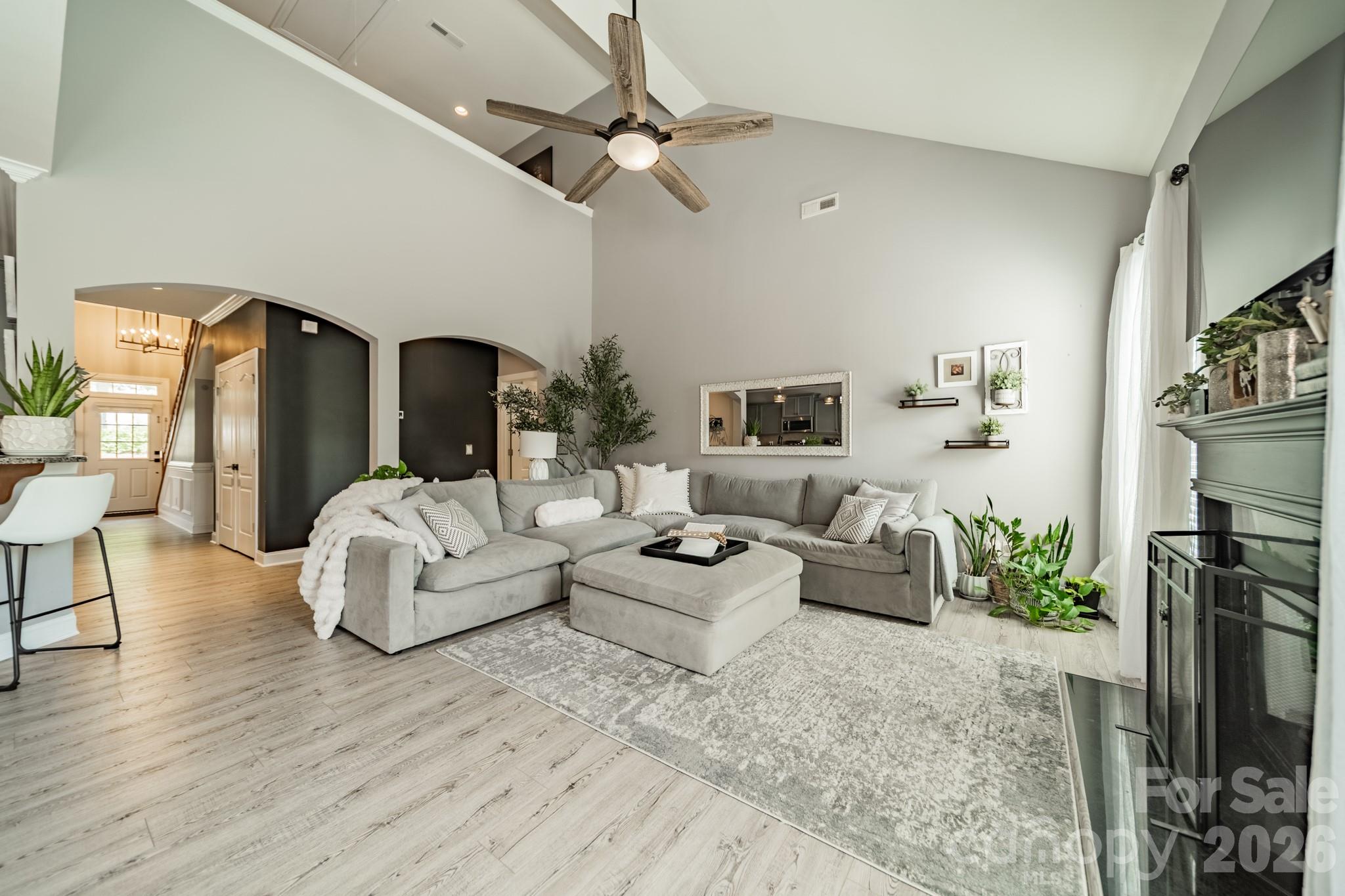 1204 Woodglen Lane