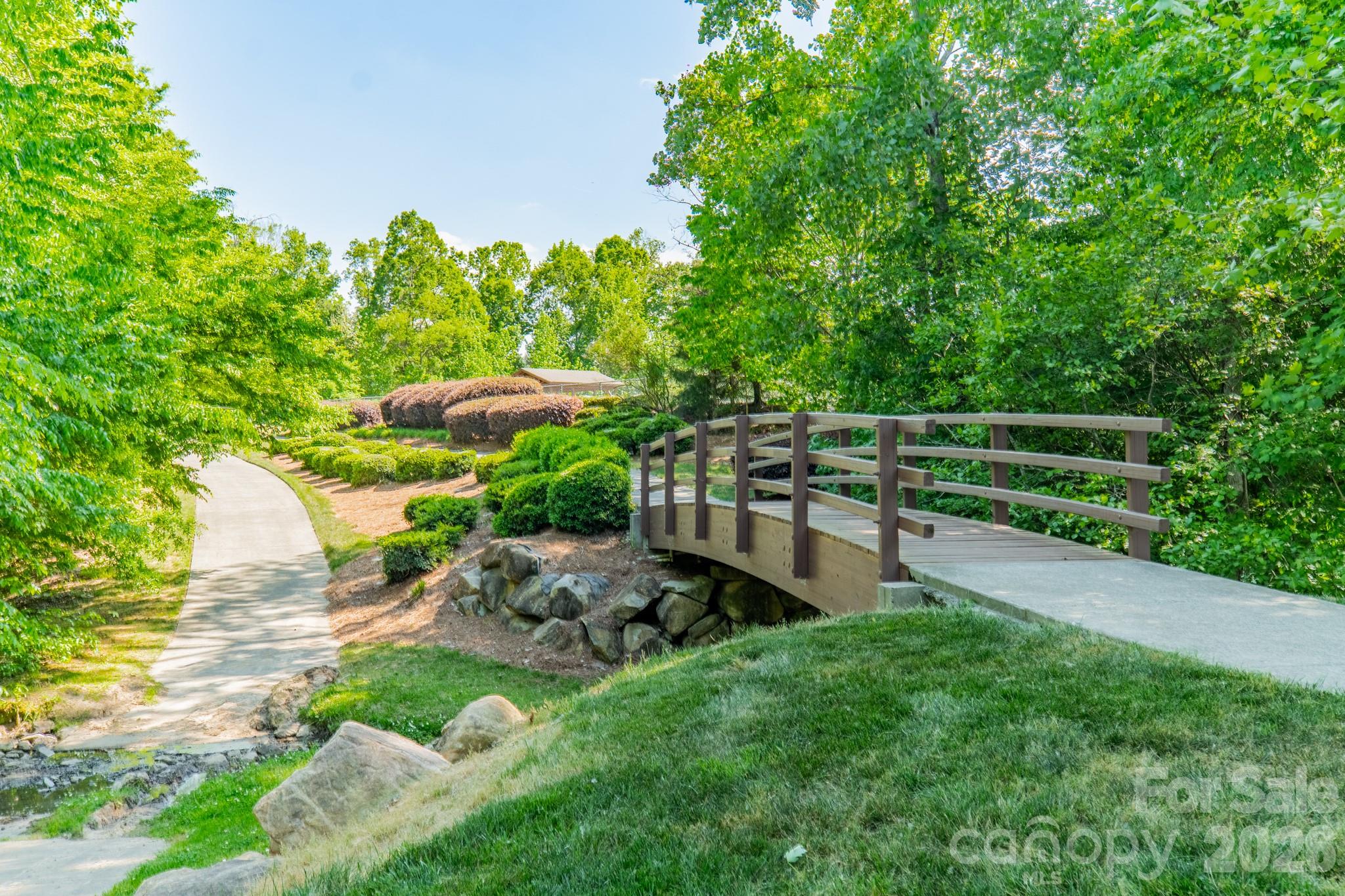 1204 Woodglen Lane