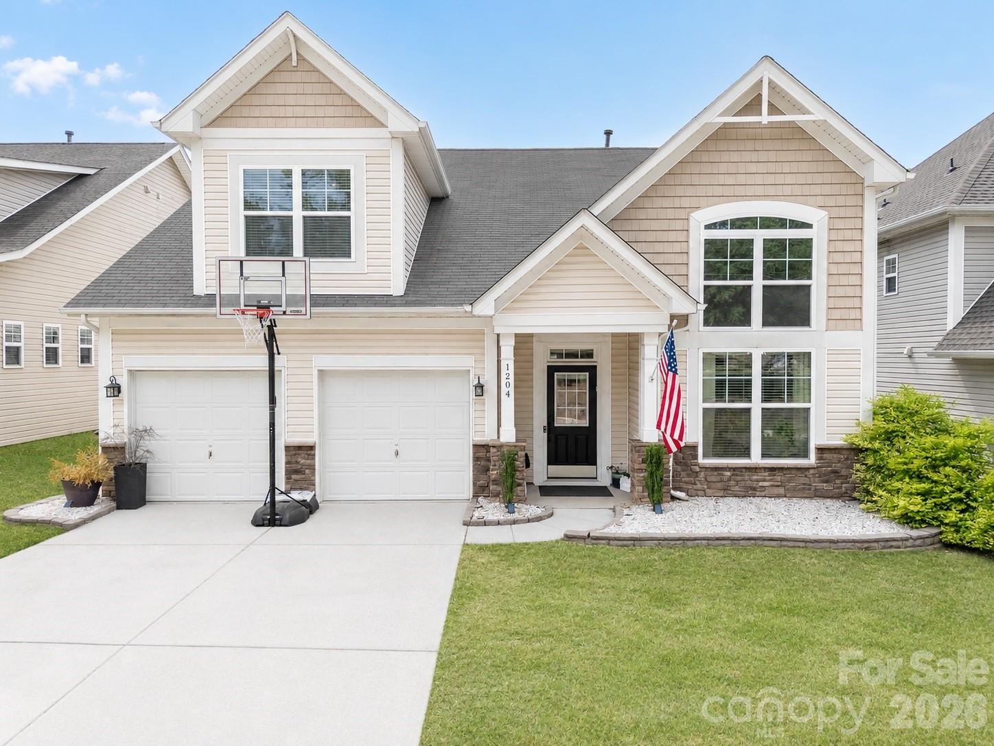 1204 Woodglen Lane