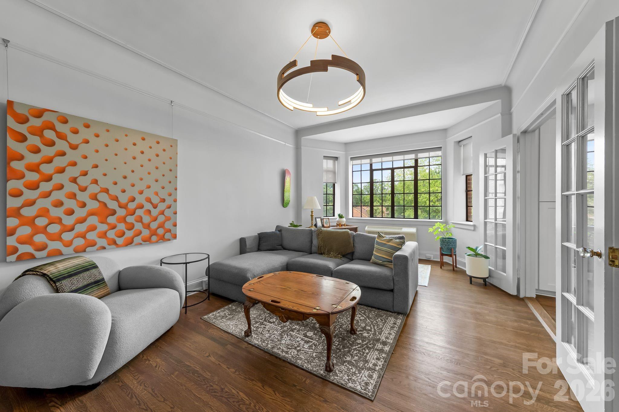 301 W 10th Street Unit: 407