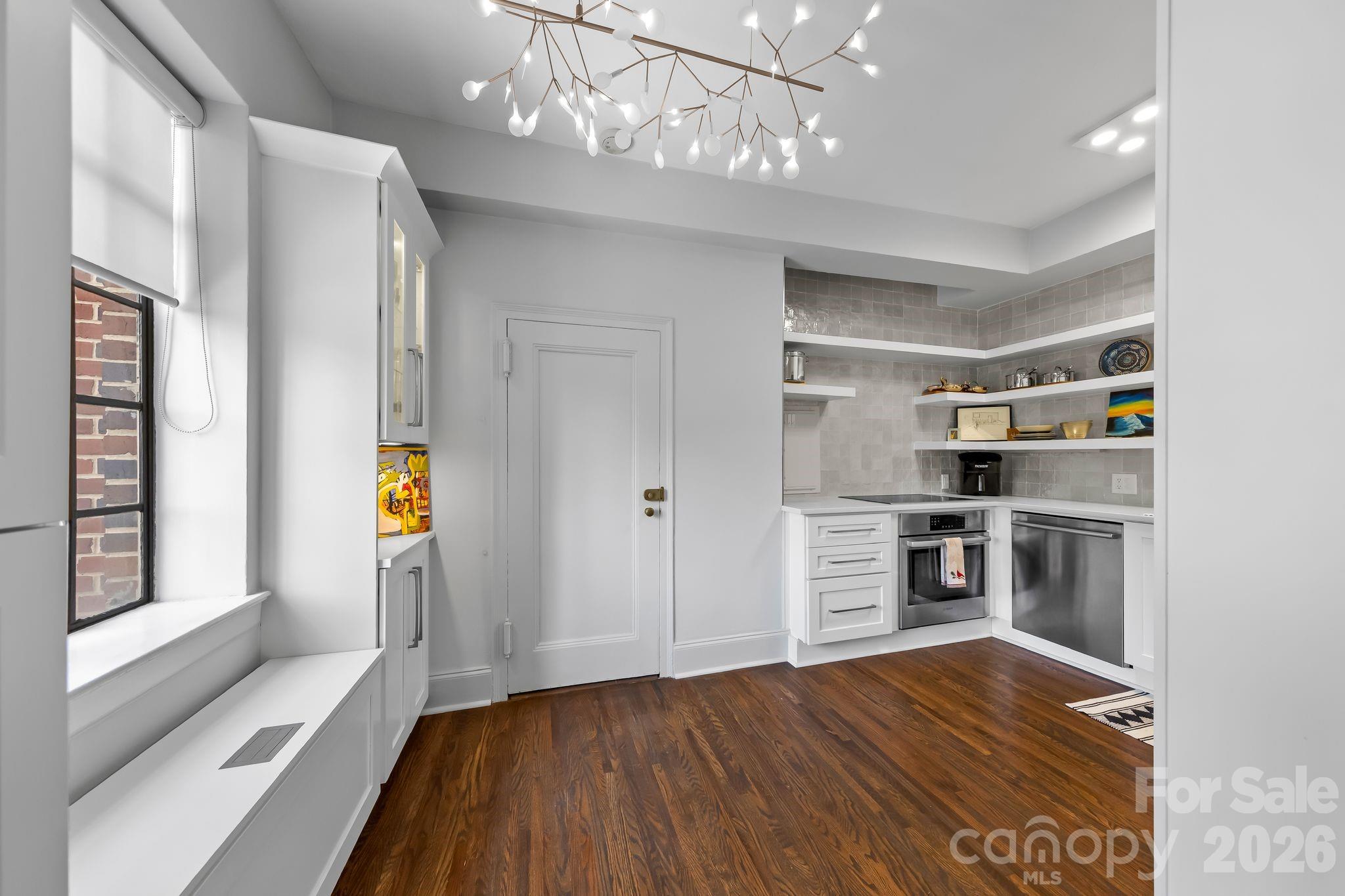 301 W 10th Street Unit: 407